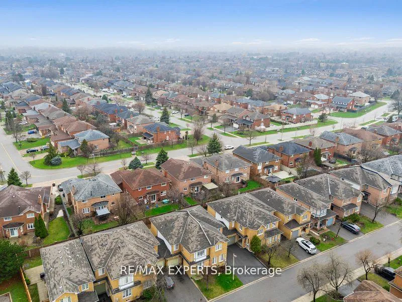 Photo 29 of 97 Pinedale Gate, Vaughan, East Woodbridge — HOMEH