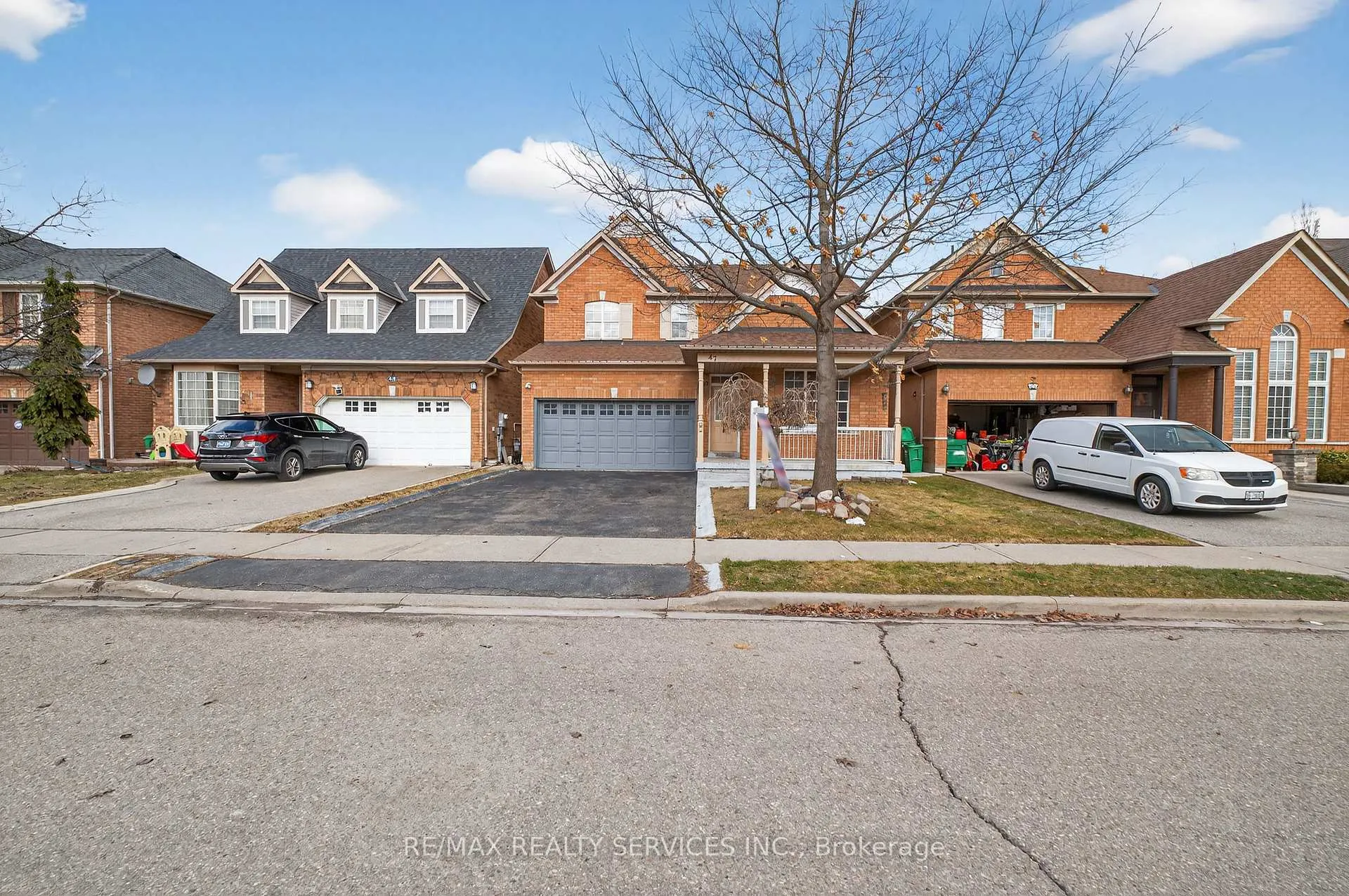 Photo 2 of 47 Upper Highlands Drive, Brampton, Heart Lake East — HOMEH