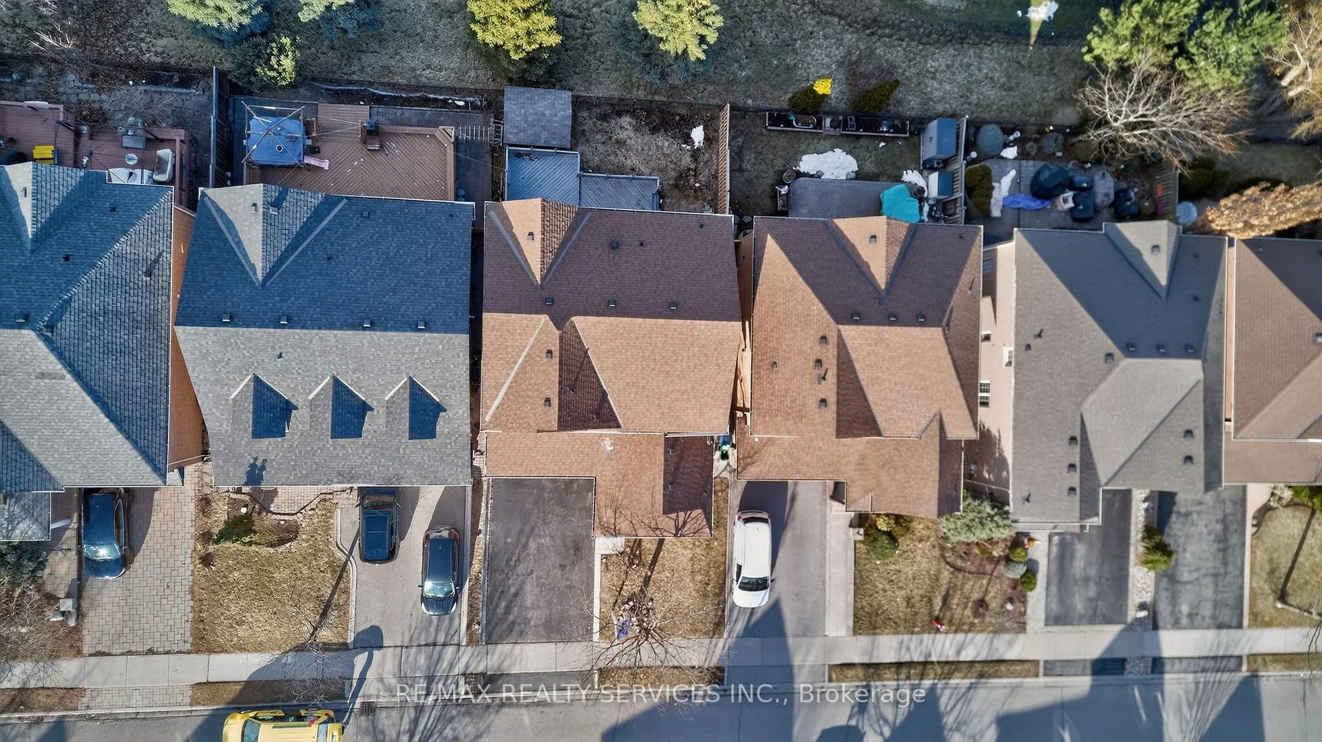 Photo 7 of 47 Upper Highlands Drive, Brampton, Heart Lake East — HOMEH