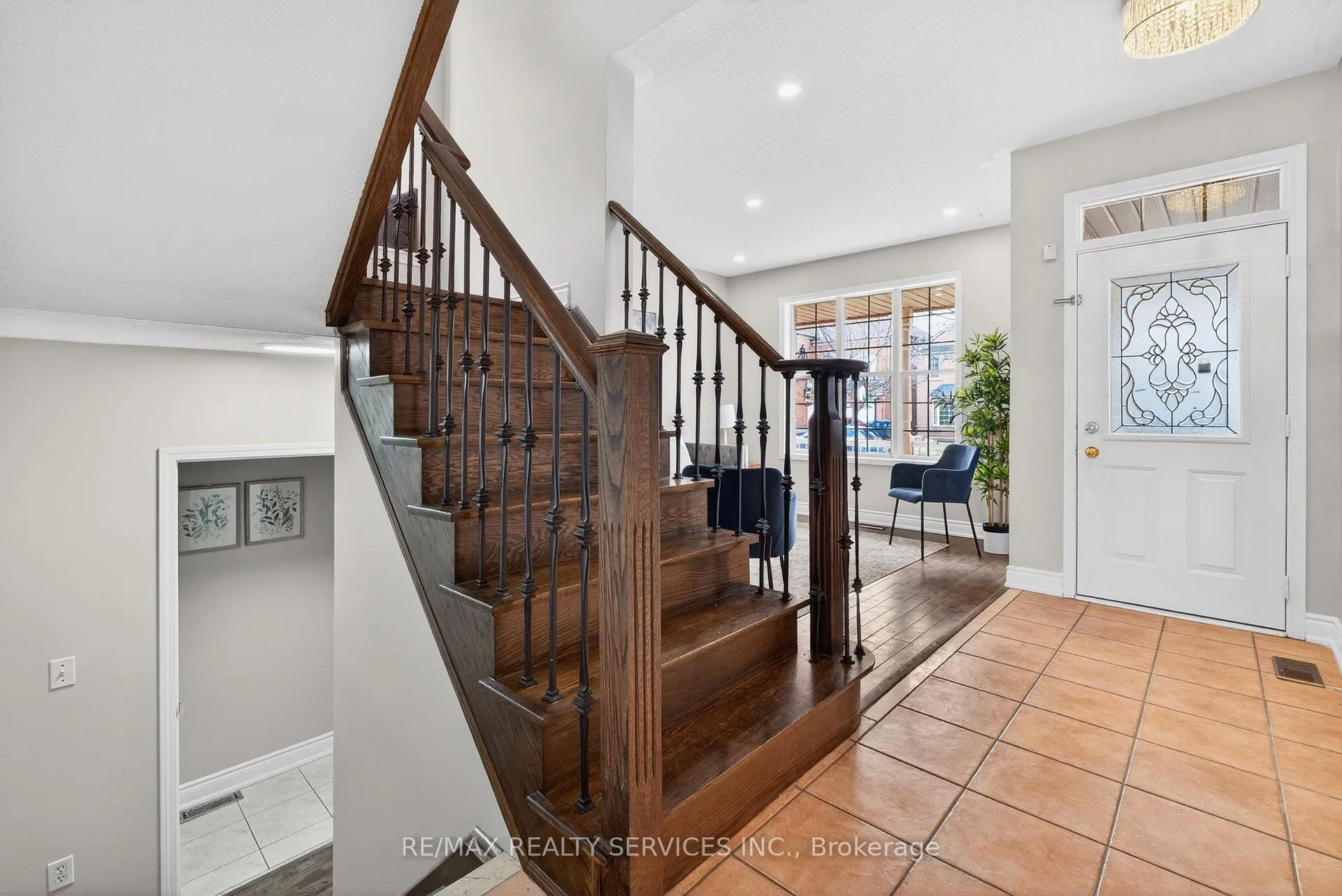 Photo 8 of 47 Upper Highlands Drive, Brampton, Heart Lake East — HOMEH