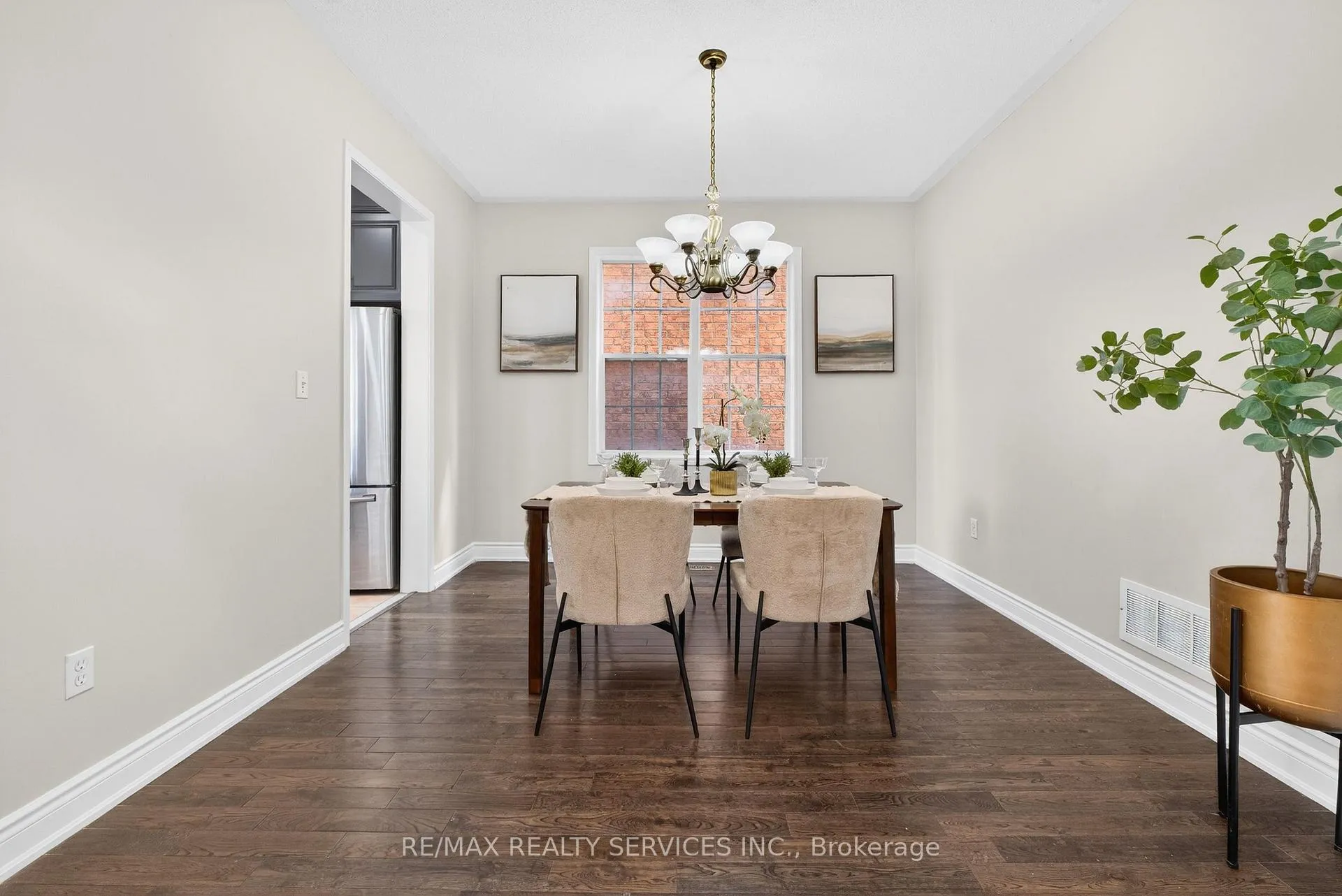 Photo 11 of 47 Upper Highlands Drive, Brampton, Heart Lake East — HOMEH