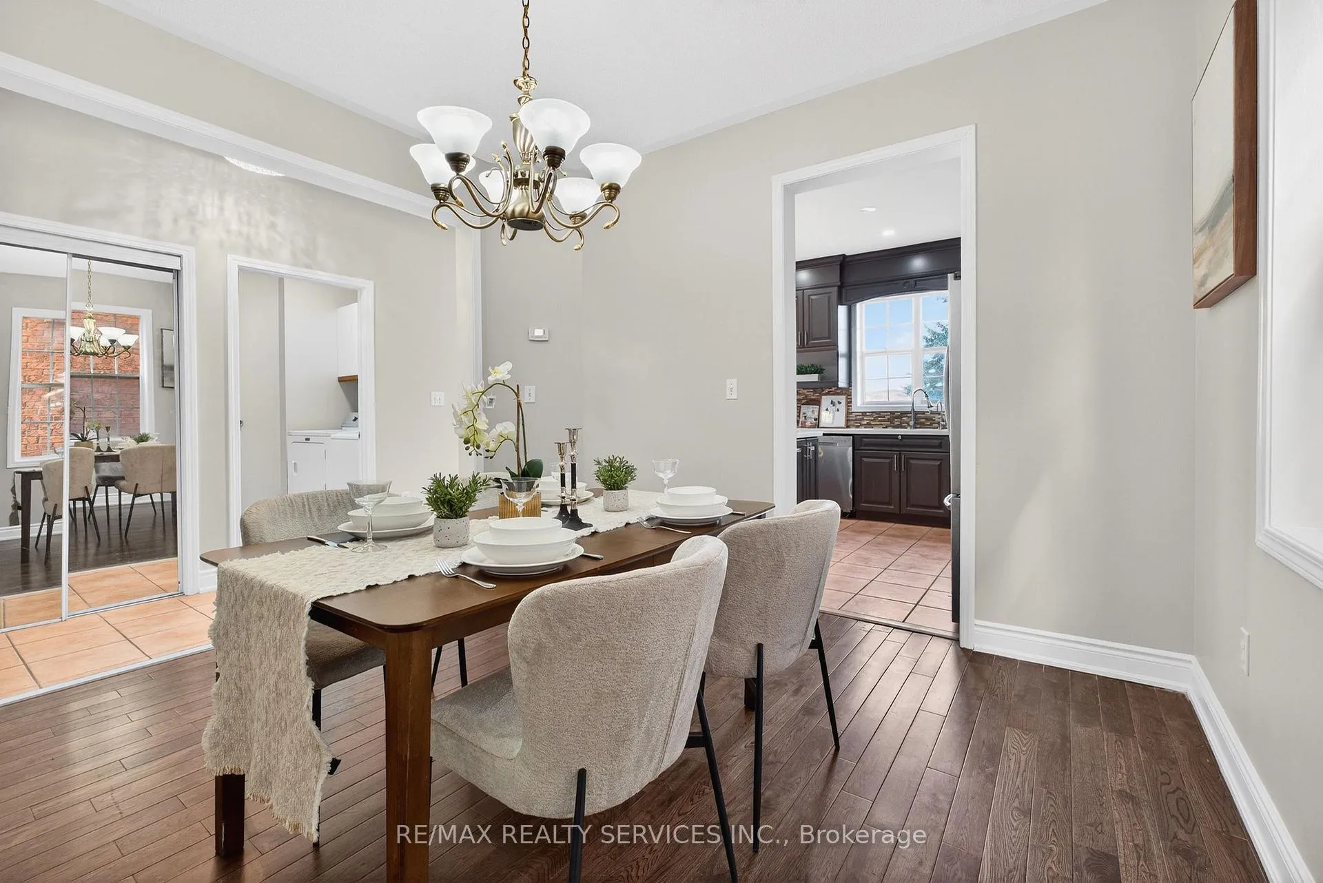 Photo 12 of 47 Upper Highlands Drive, Brampton, Heart Lake East — HOMEH