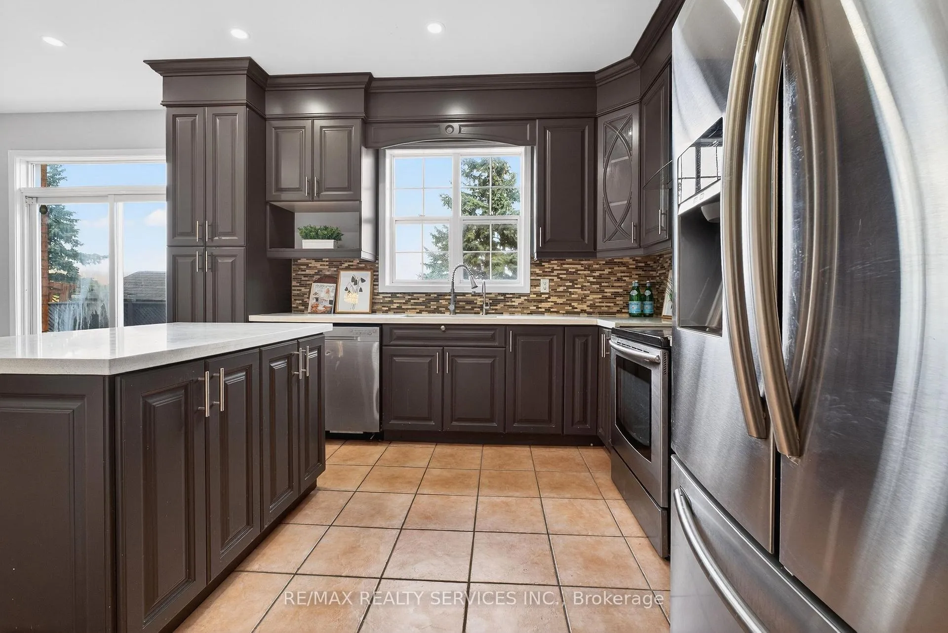 Photo 13 of 47 Upper Highlands Drive, Brampton, Heart Lake East — HOMEH