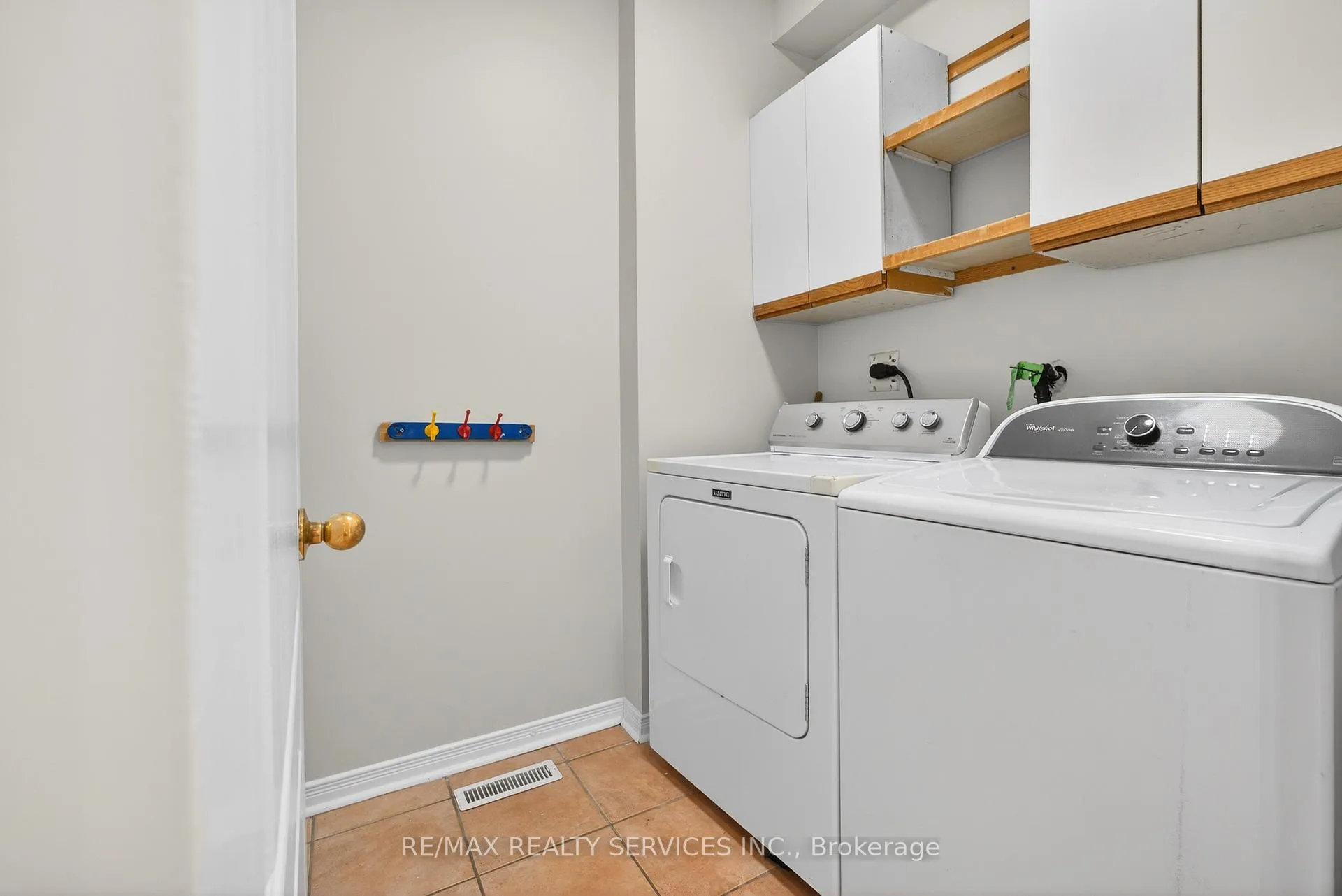 Photo 21 of 47 Upper Highlands Drive, Brampton, Heart Lake East — HOMEH