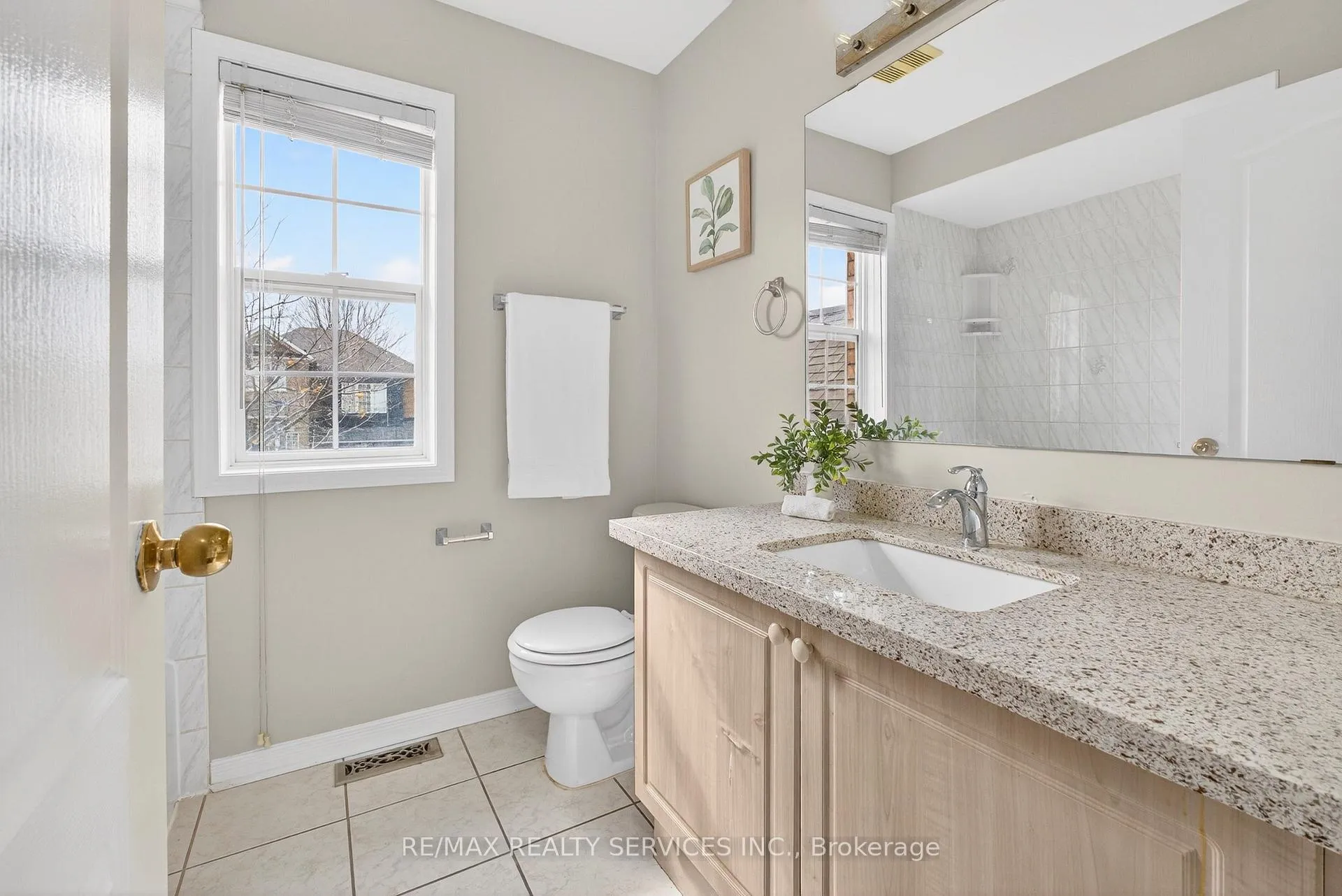 Photo 30 of 47 Upper Highlands Drive, Brampton, Heart Lake East — HOMEH