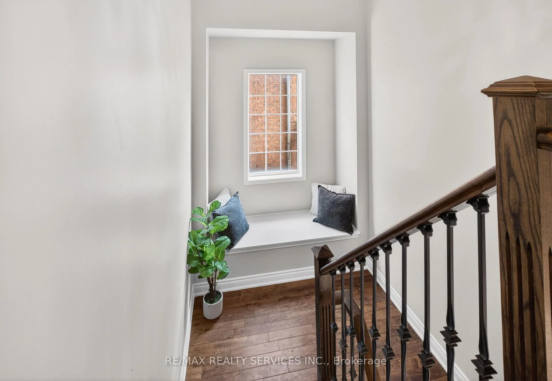 Photo 36 of 47 Upper Highlands Drive, Brampton, Heart Lake East — HOMEH