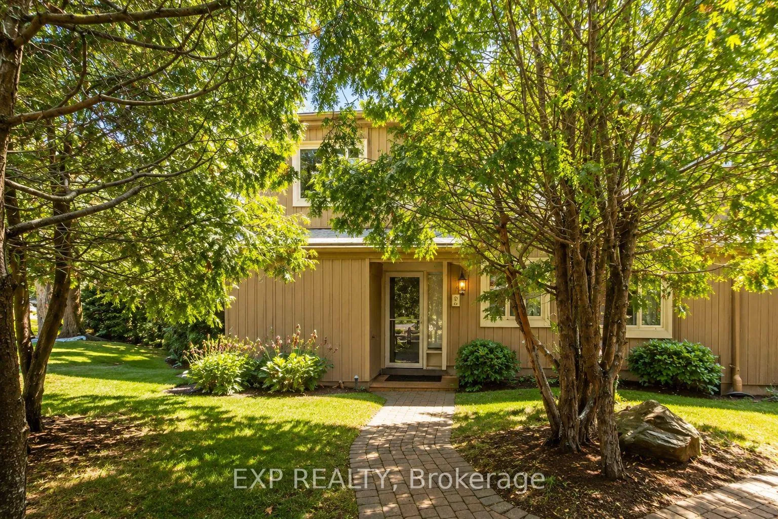 Front of Unit 16, 576 Oxbow Crescent