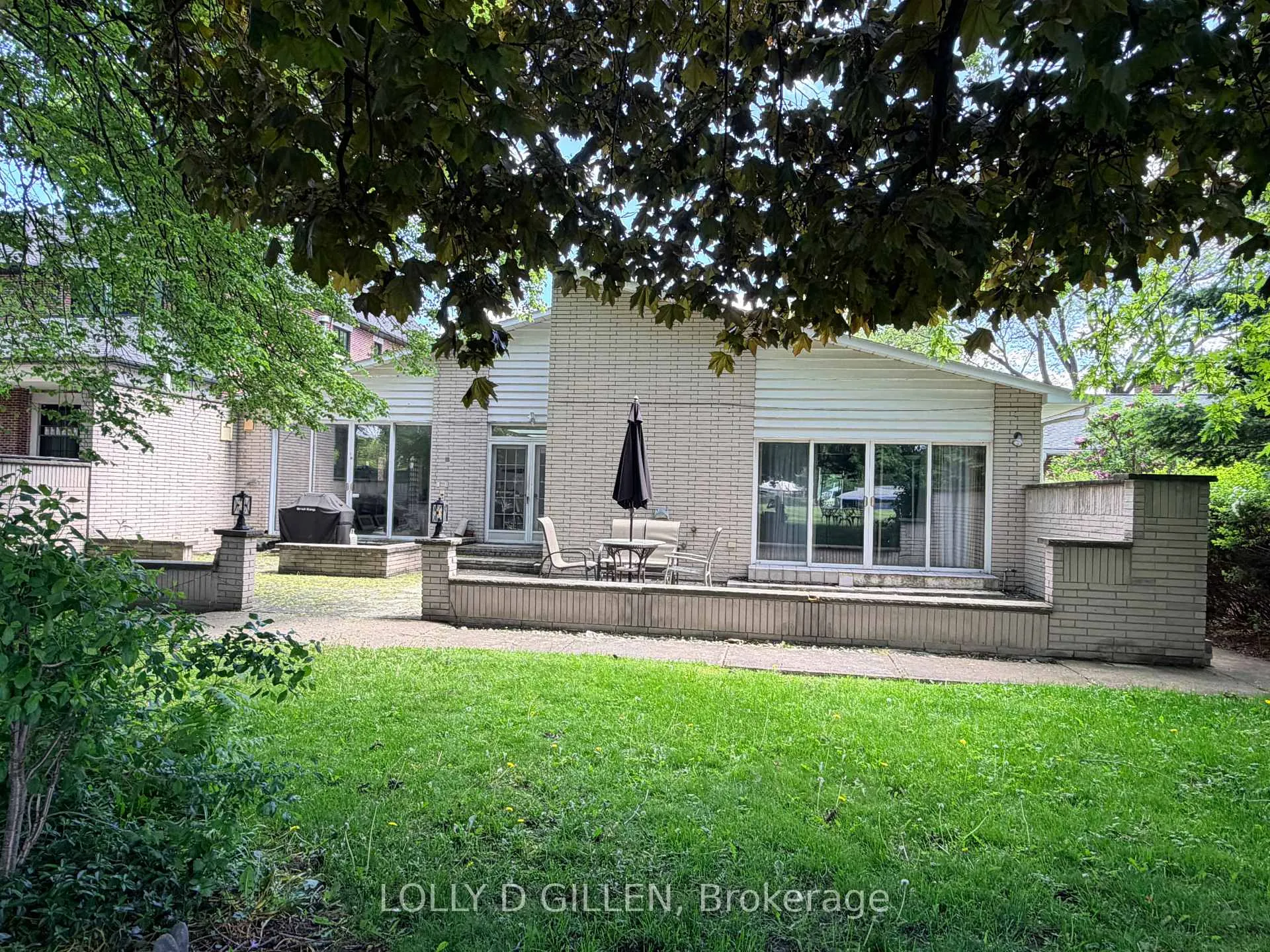Photo 10 of 24 Saunders Street, Toronto, Bedford Park-Nortown — HOMEH