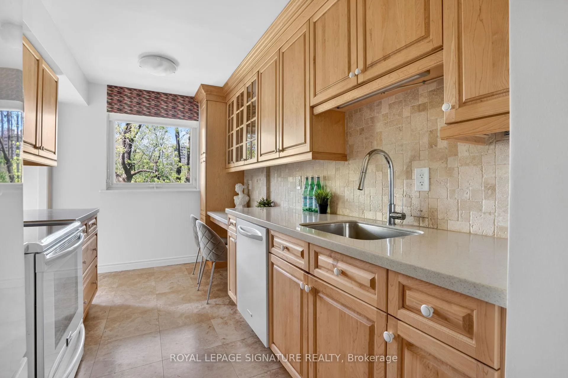 Photo 12 of Unit 103, 7811 Yonge Street, Markham, Thornhill — HOMEH