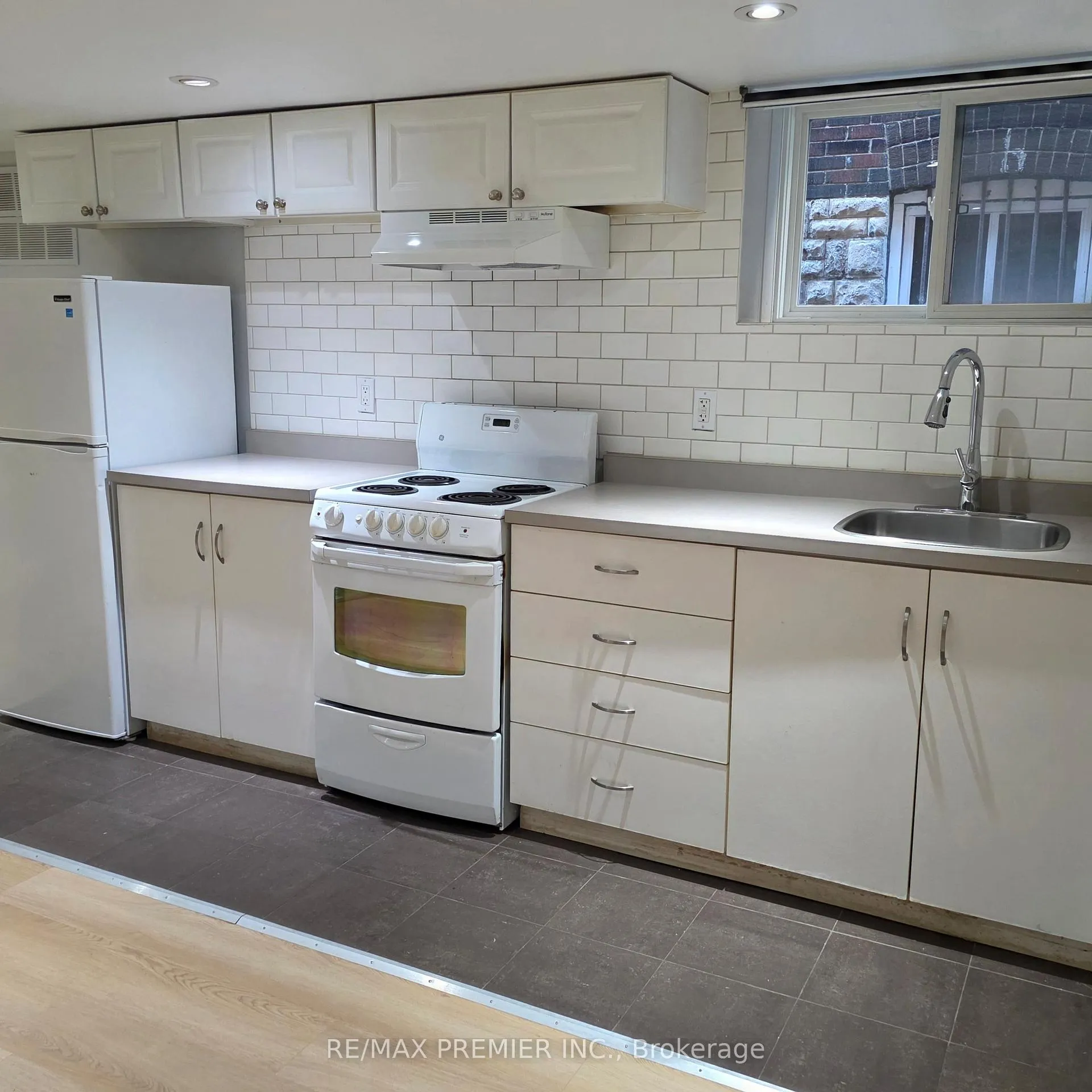 Photo 4 of 1487 King Street, Toronto, South Parkdale — HOMEH