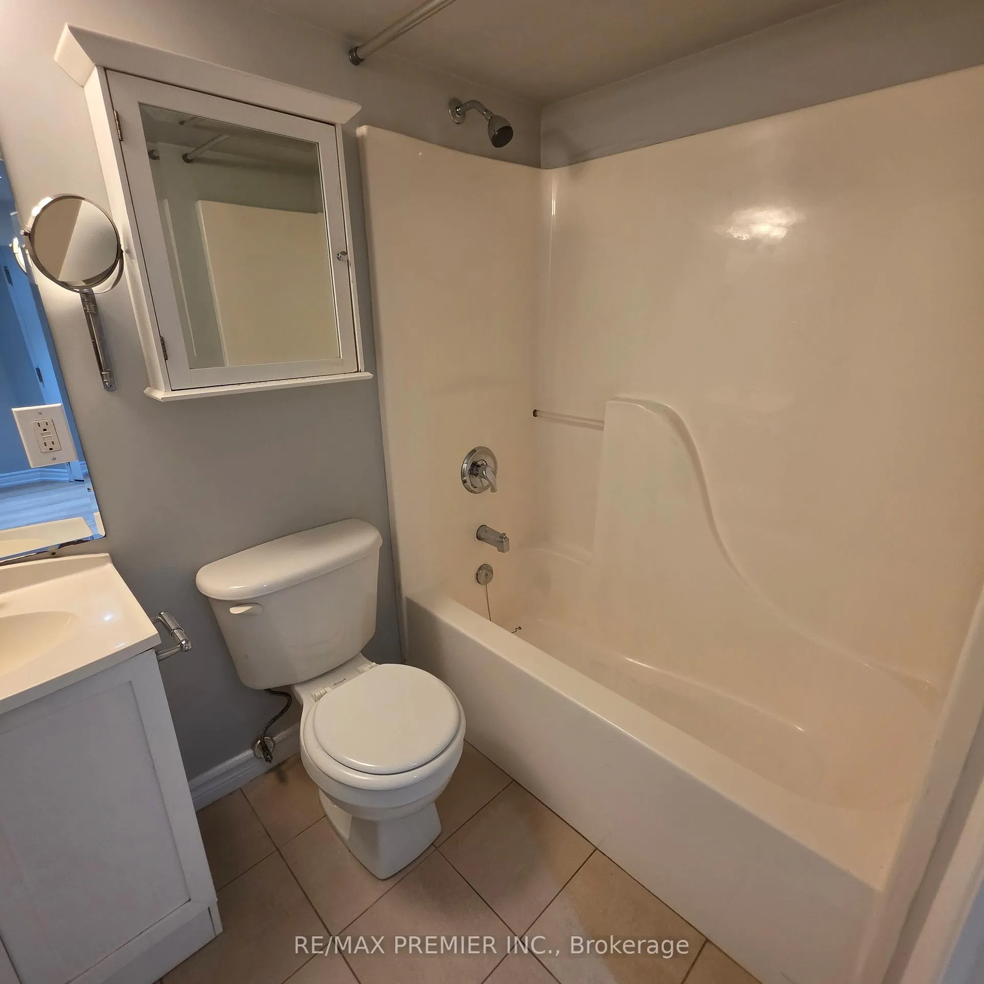 Photo 11 of 1487 King Street, Toronto, South Parkdale — HOMEH