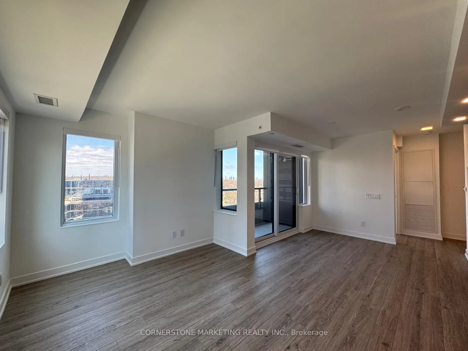 Photo 4 of Unit 804, 609 Sherbourne Street, Toronto, North St. James Town — HOMEH