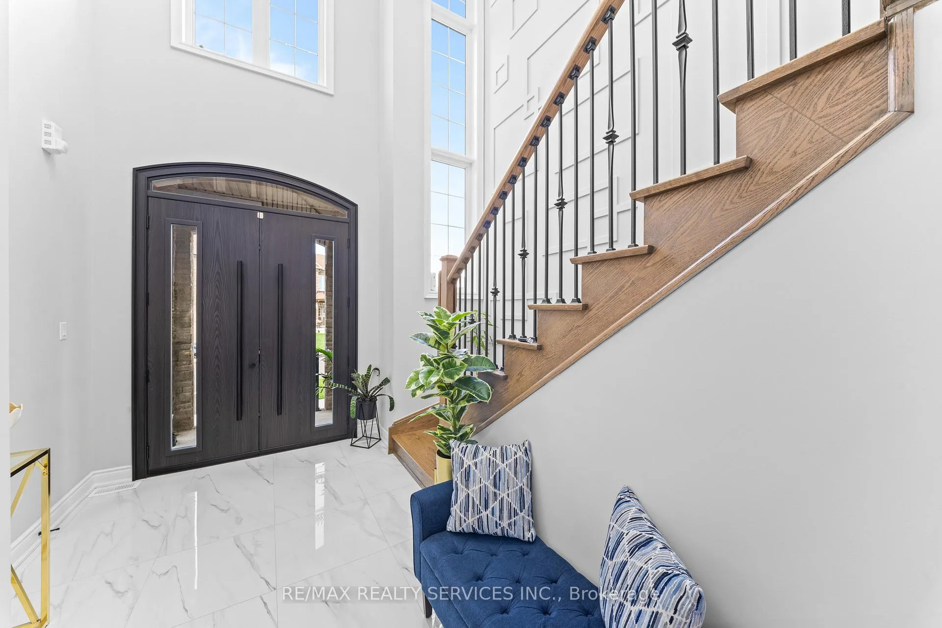Photo 6 of 95 Eastman Drive, Brampton, Credit Valley — HOMEH