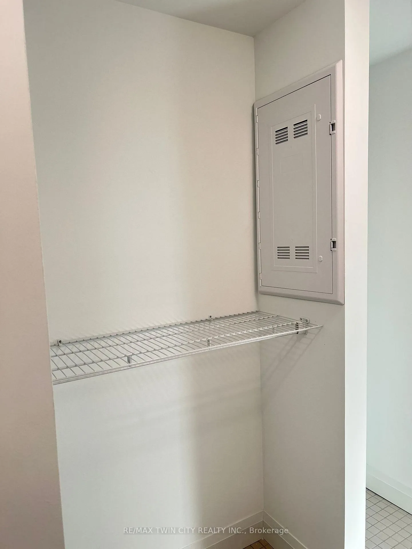 Photo 4 of Unit 905, 1333 Weber Street E, Kitchener — HOMEH