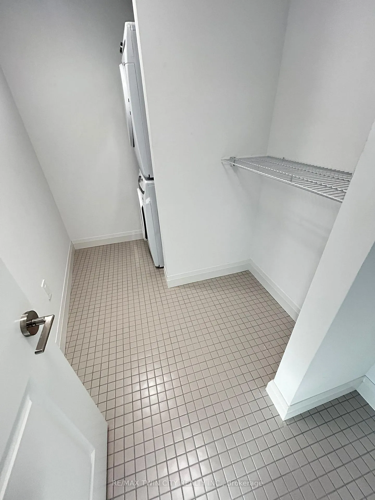 Photo 6 of Unit 905, 1333 Weber Street E, Kitchener — HOMEH