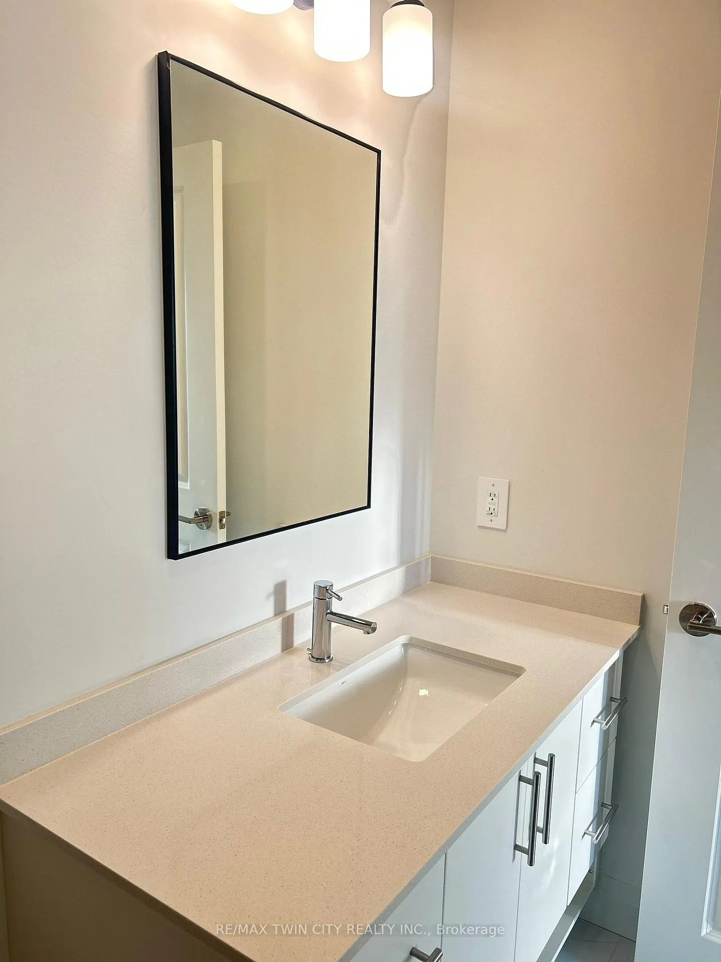 Photo 19 of Unit 905, 1333 Weber Street E, Kitchener — HOMEH