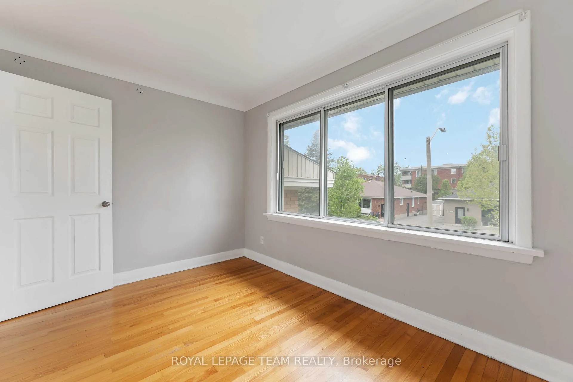 Photo 5 of Unit 3, 1086 Apolydor Avenue, Ottawa, Billings Bridge — HOMEH