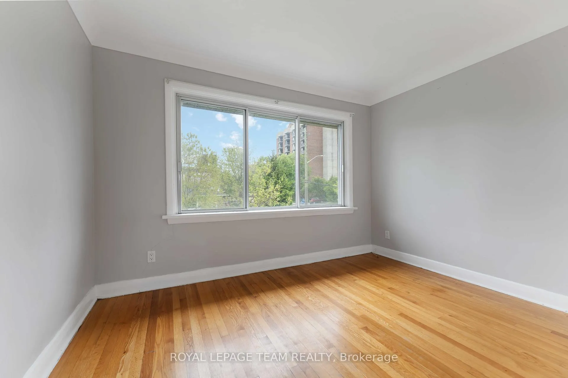 Photo 6 of Unit 3, 1086 Apolydor Avenue, Ottawa, Billings Bridge — HOMEH