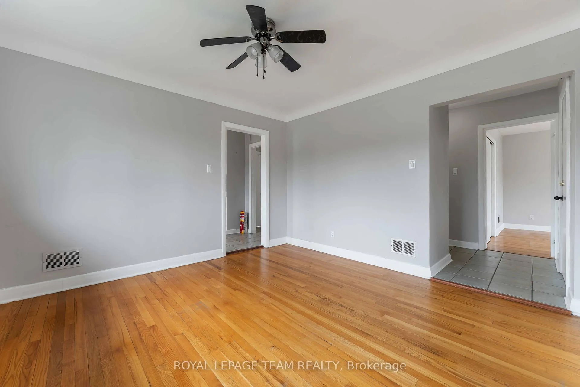 Photo 9 of Unit 3, 1086 Apolydor Avenue, Ottawa, Billings Bridge — HOMEH