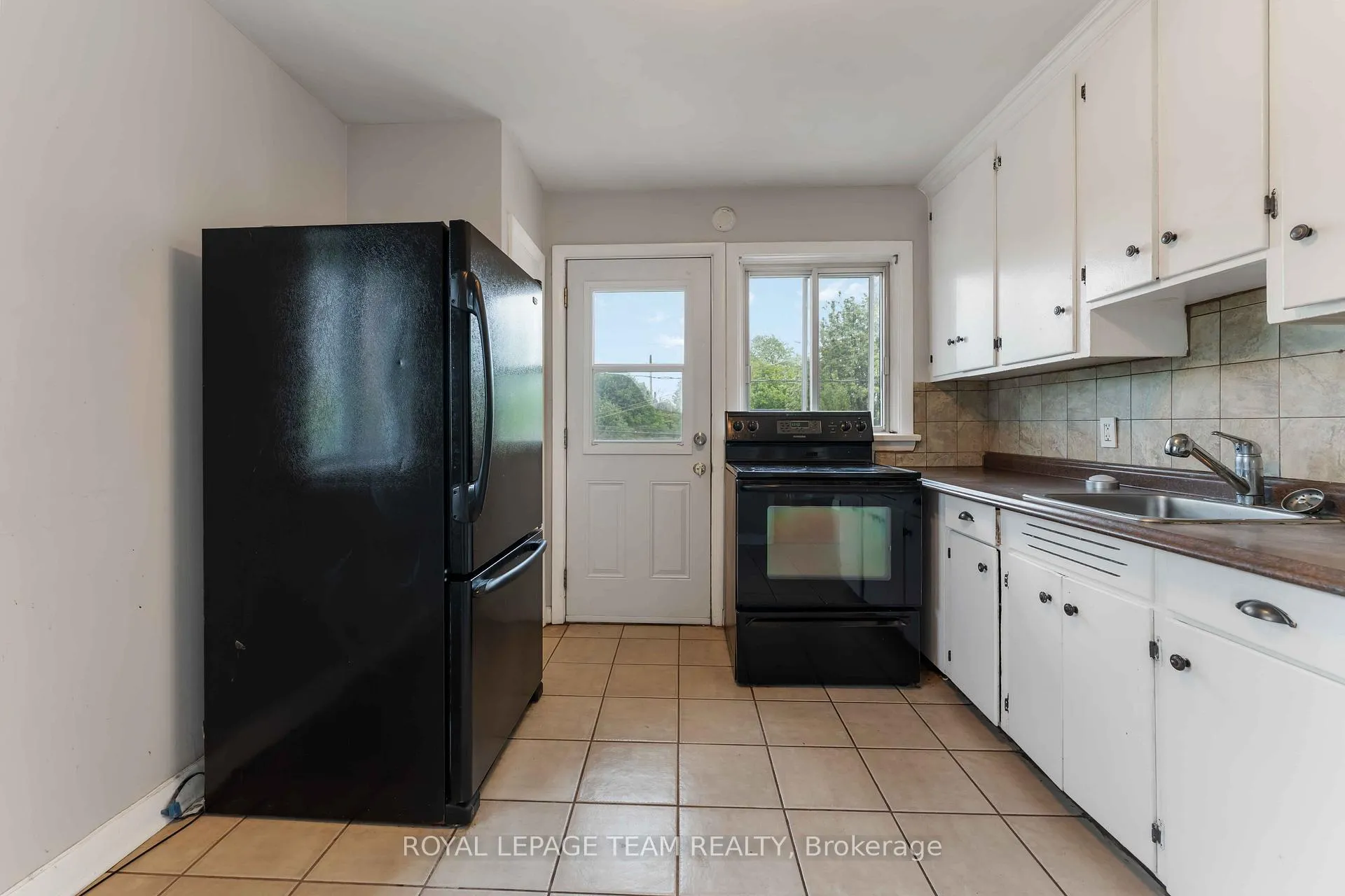 Photo 10 of Unit 3, 1086 Apolydor Avenue, Ottawa, Billings Bridge — HOMEH
