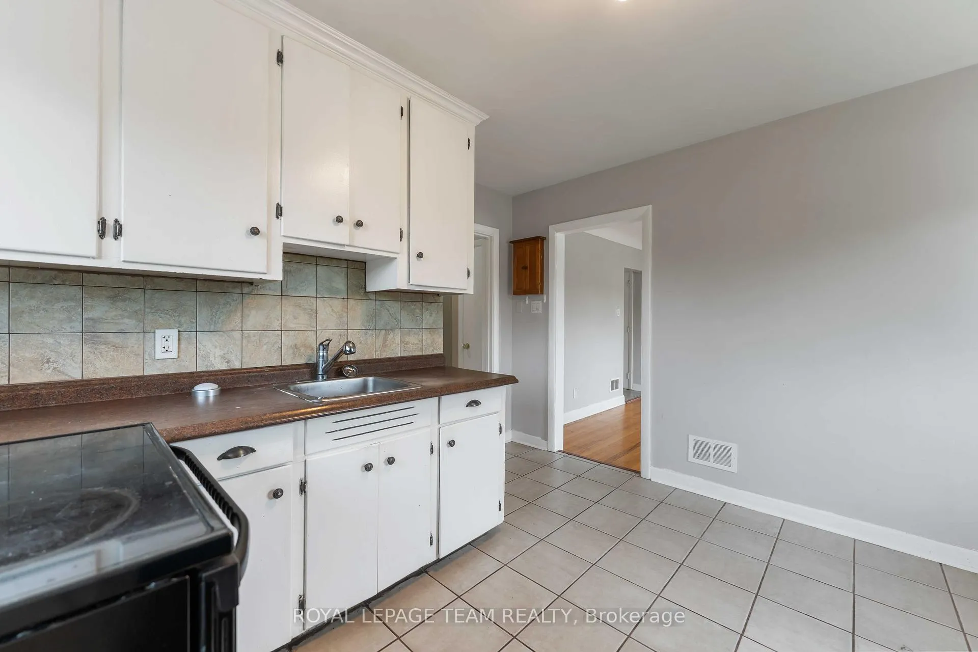 Photo 12 of Unit 3, 1086 Apolydor Avenue, Ottawa, Billings Bridge — HOMEH