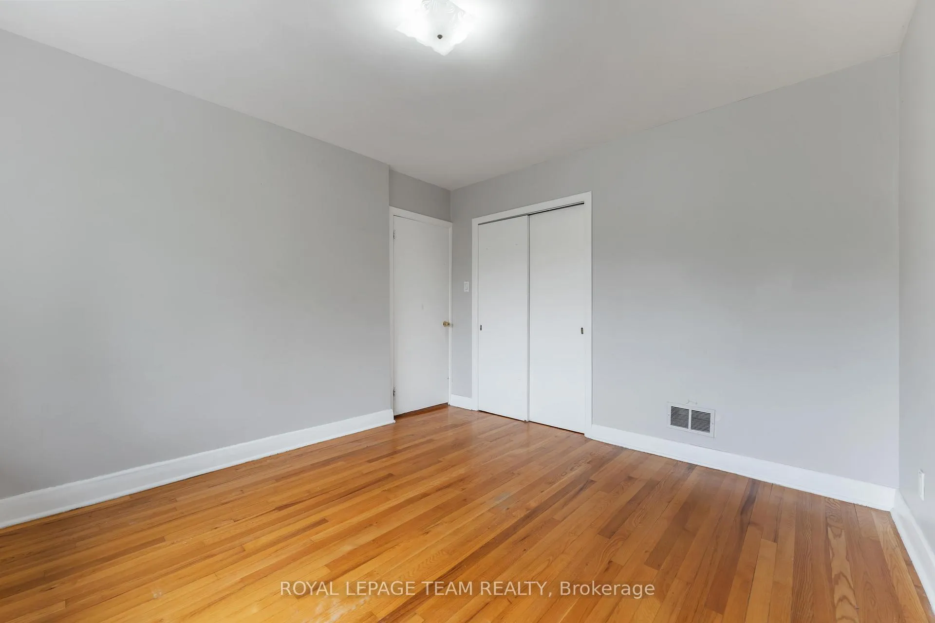 Photo 14 of Unit 3, 1086 Apolydor Avenue, Ottawa, Billings Bridge — HOMEH