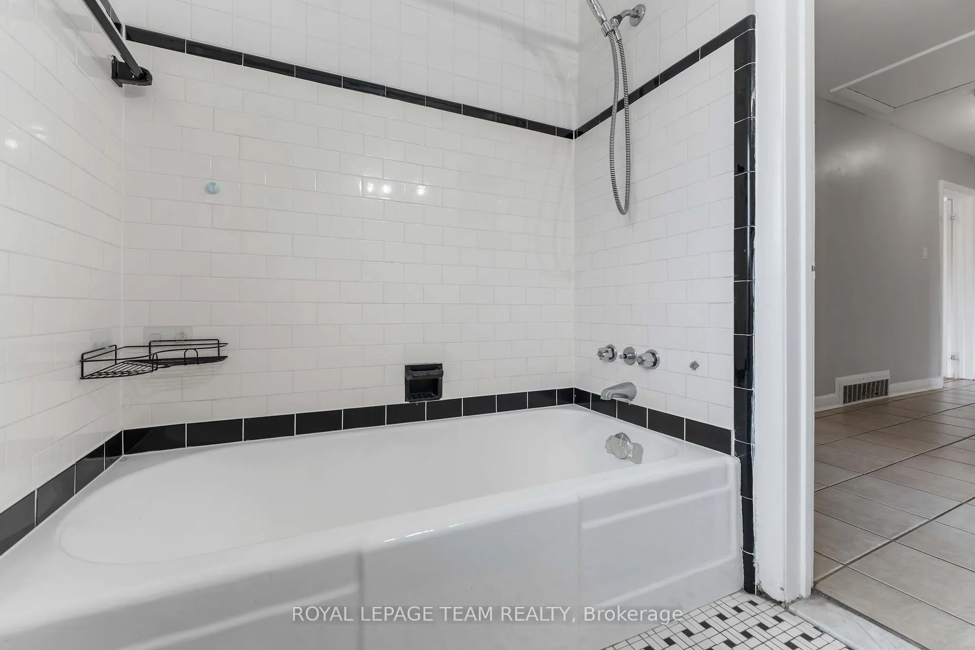 Photo 19 of Unit 3, 1086 Apolydor Avenue, Ottawa, Billings Bridge — HOMEH