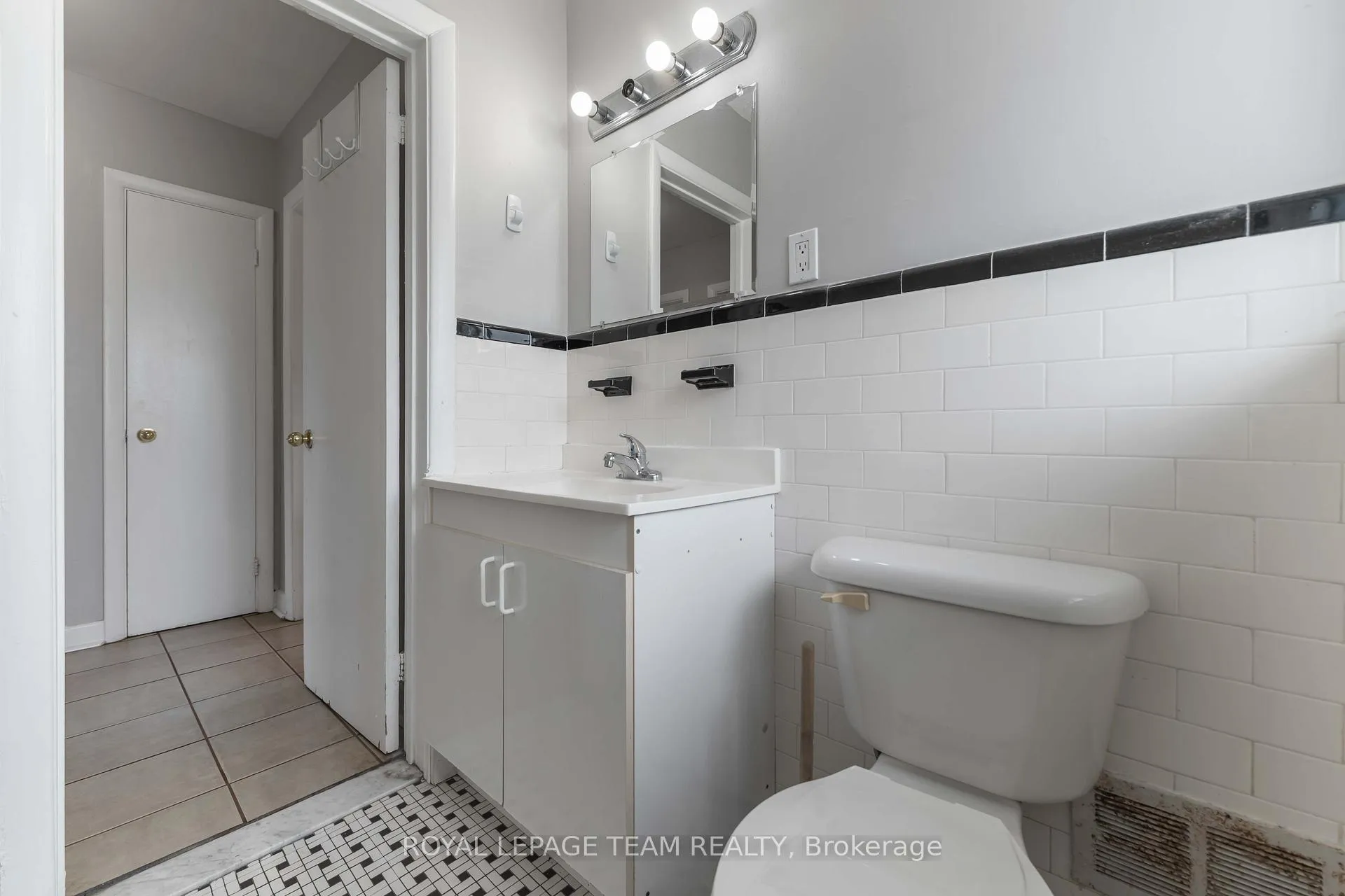 Photo 20 of Unit 3, 1086 Apolydor Avenue, Ottawa, Billings Bridge — HOMEH