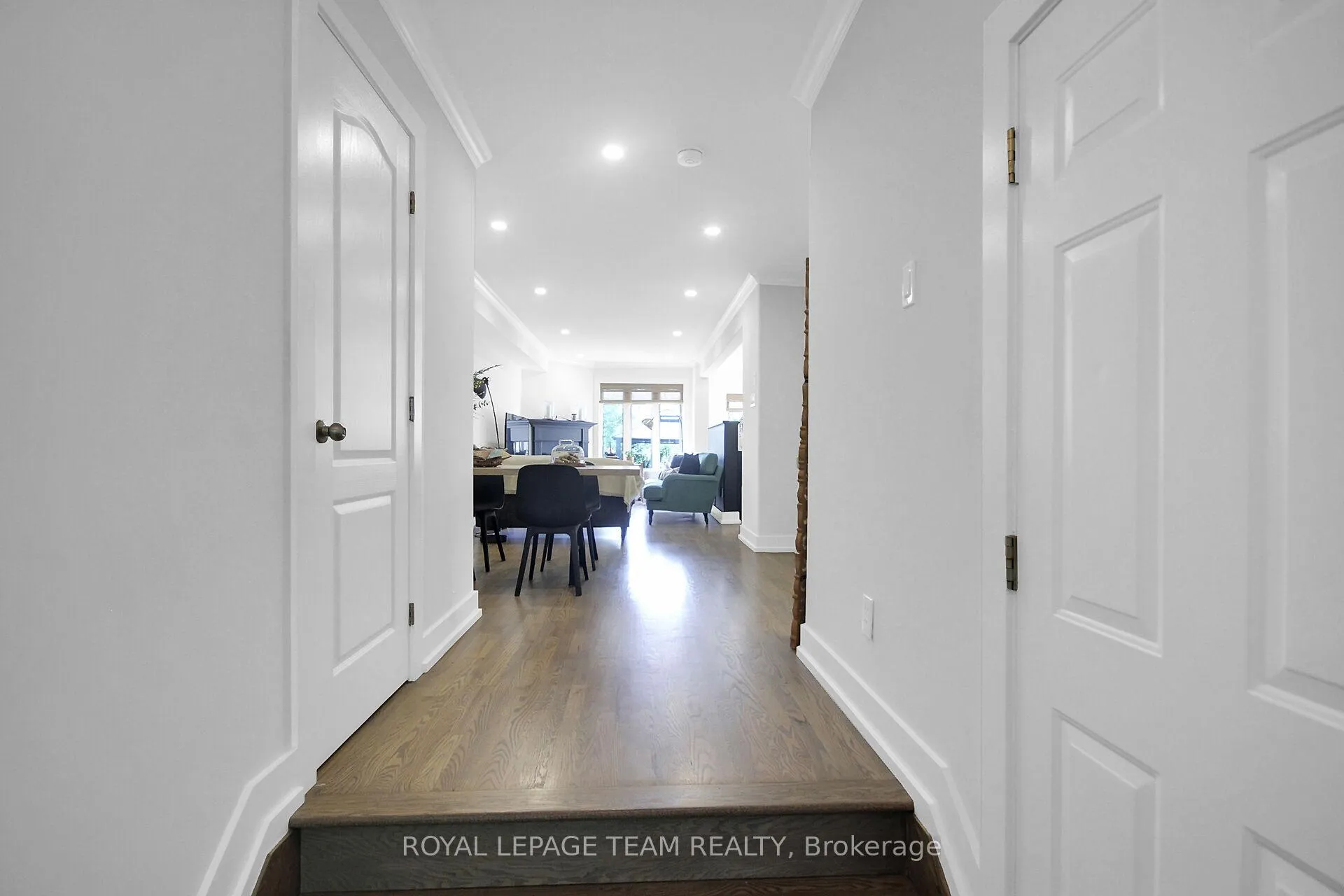 Photo 5 of 112 Talltree Crescent, Ottawa, Stittsville (Central) — HOMEH