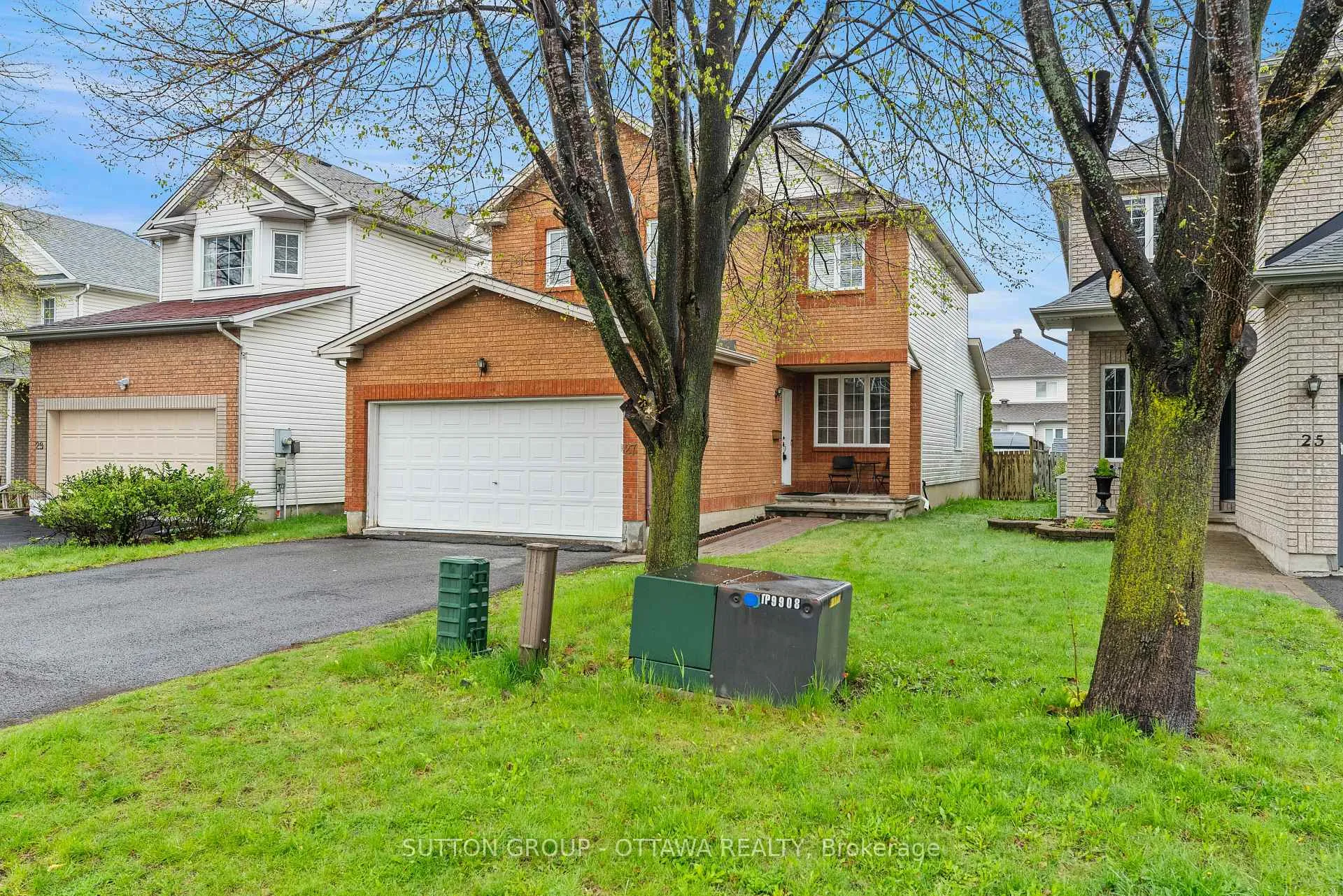 Photo 2 of 27 Nairn Street, Ottawa, Kanata - Glencairn/Hazeldean — HOMEH