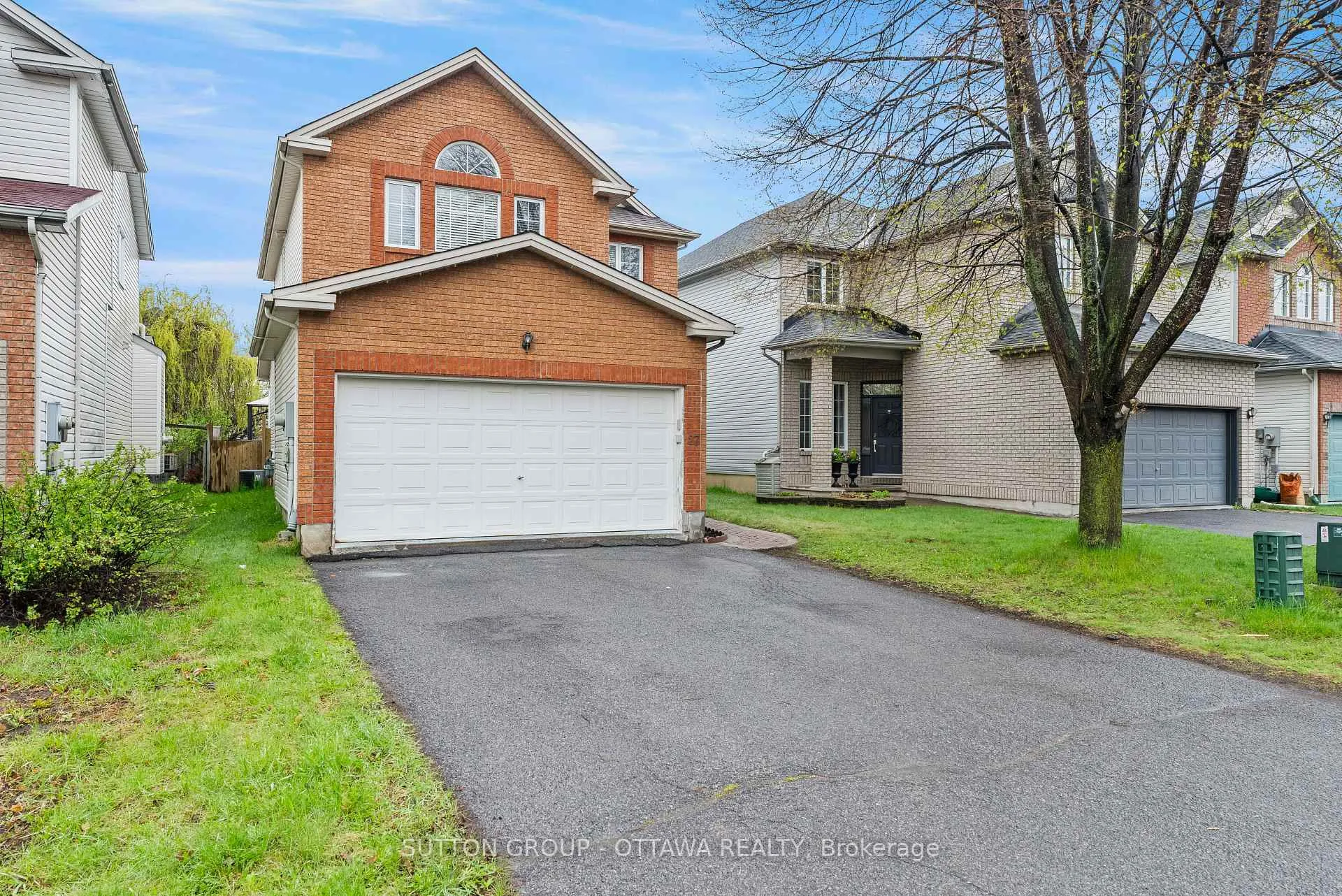 Photo 3 of 27 Nairn Street, Ottawa, Kanata - Glencairn/Hazeldean — HOMEH