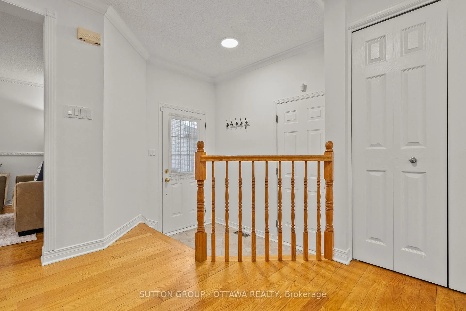 Photo 5 of 27 Nairn Street, Ottawa, Kanata - Glencairn/Hazeldean — HOMEH