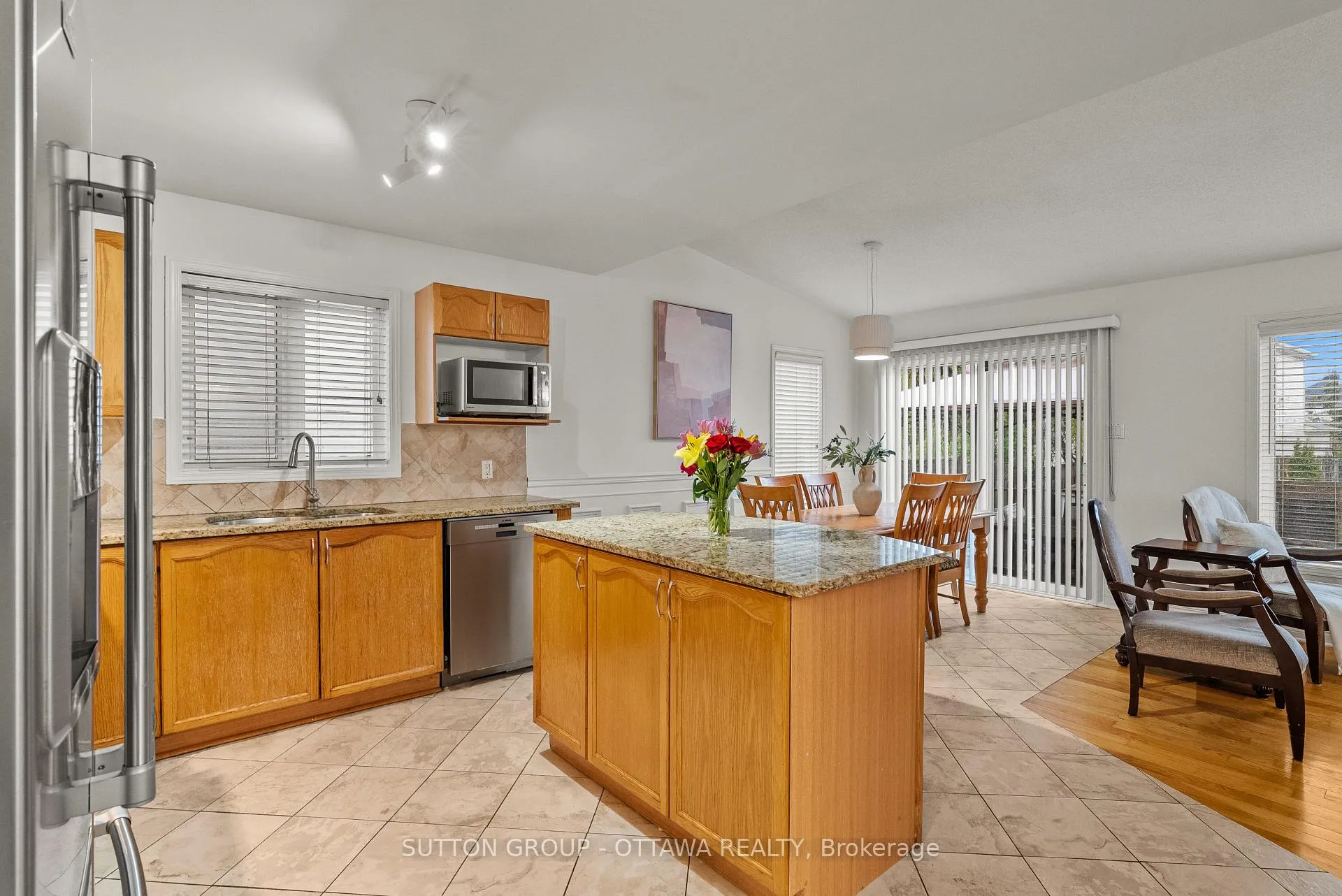 Photo 13 of 27 Nairn Street, Ottawa, Kanata - Glencairn/Hazeldean — HOMEH