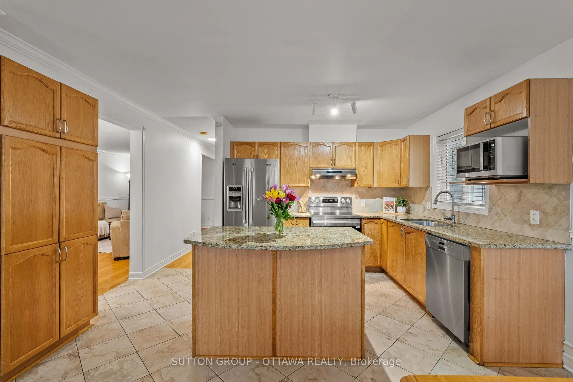 Photo 15 of 27 Nairn Street, Ottawa, Kanata - Glencairn/Hazeldean — HOMEH
