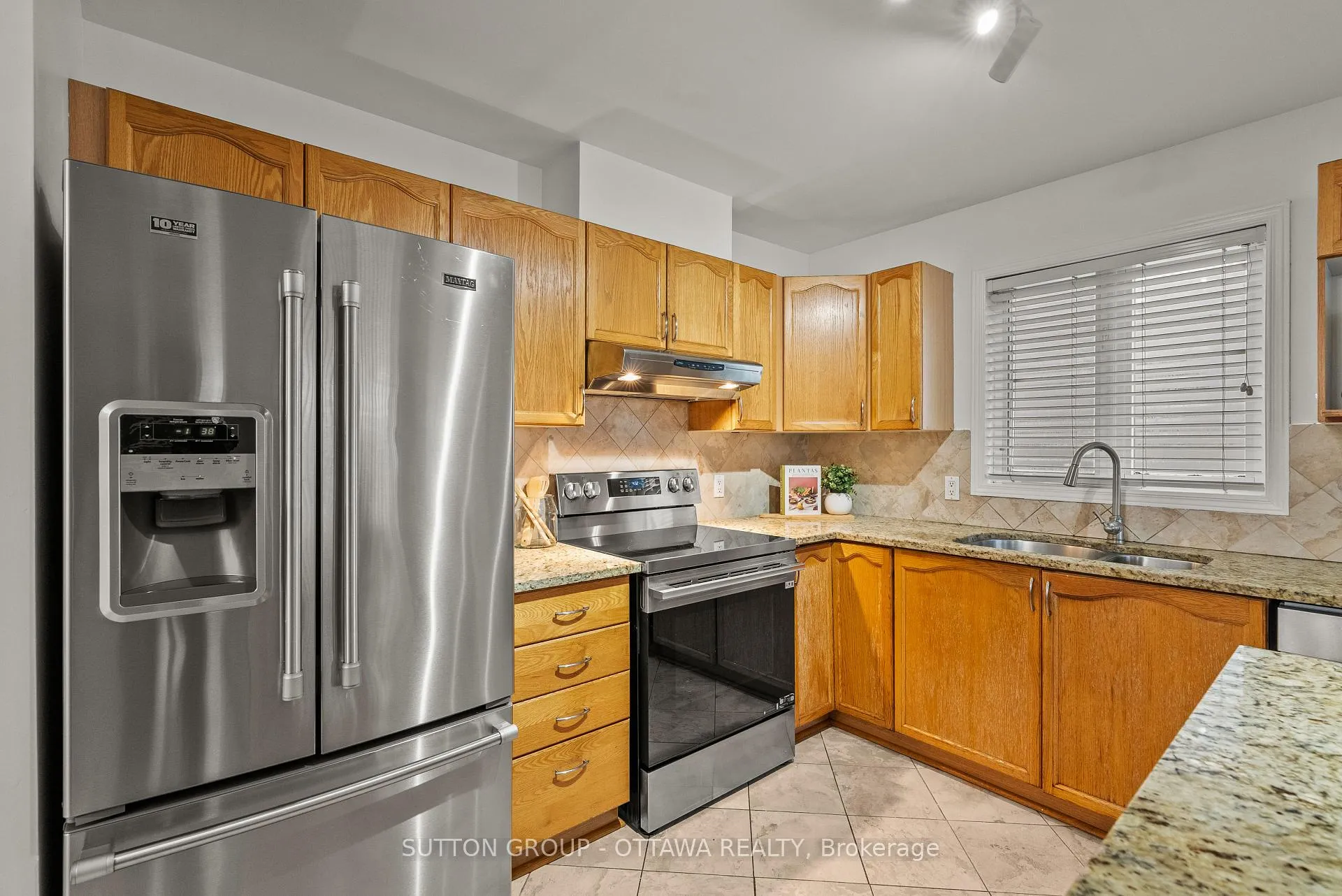 Photo 16 of 27 Nairn Street, Ottawa, Kanata - Glencairn/Hazeldean — HOMEH
