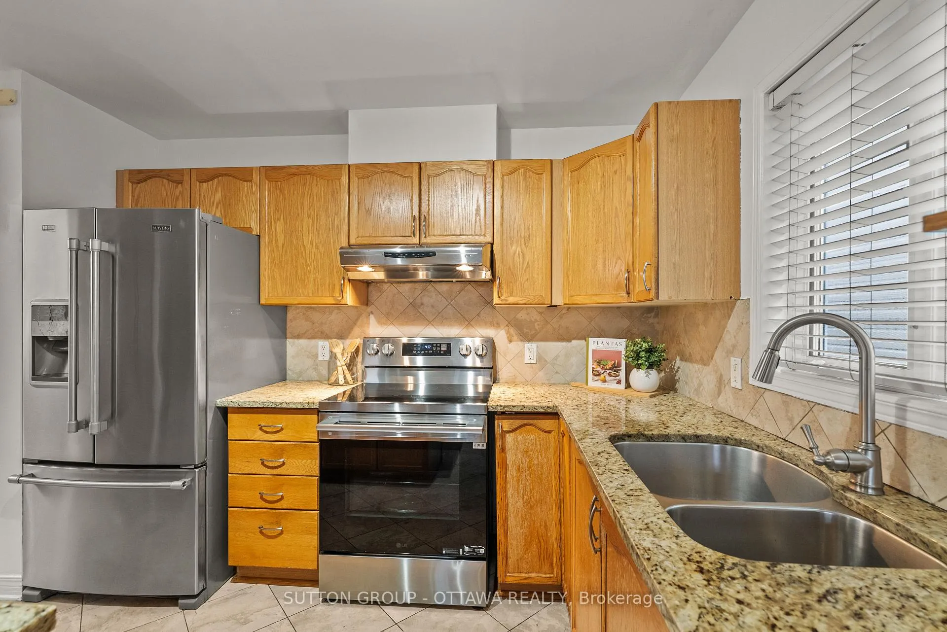Photo 17 of 27 Nairn Street, Ottawa, Kanata - Glencairn/Hazeldean — HOMEH