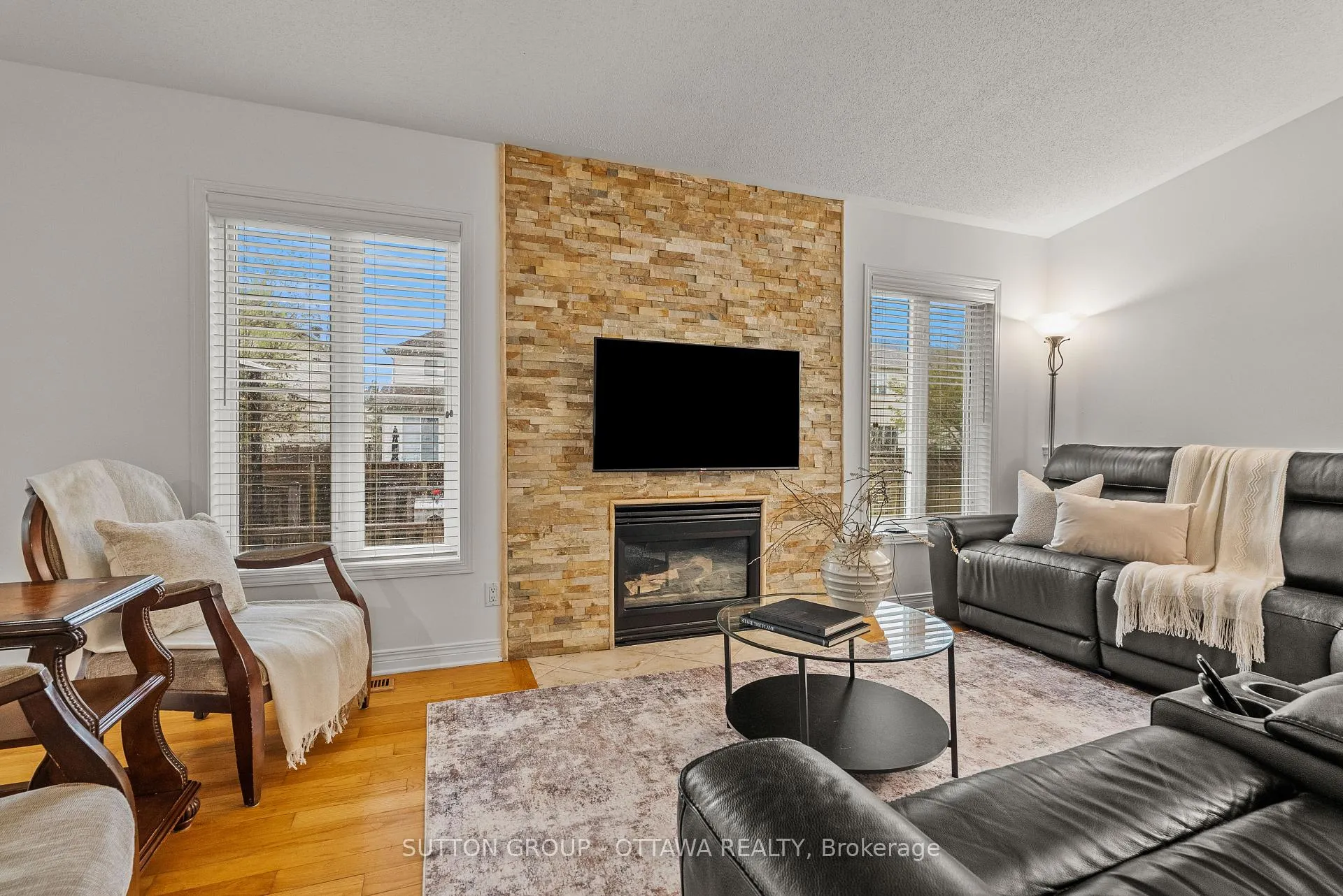 Photo 23 of 27 Nairn Street, Ottawa, Kanata - Glencairn/Hazeldean — HOMEH