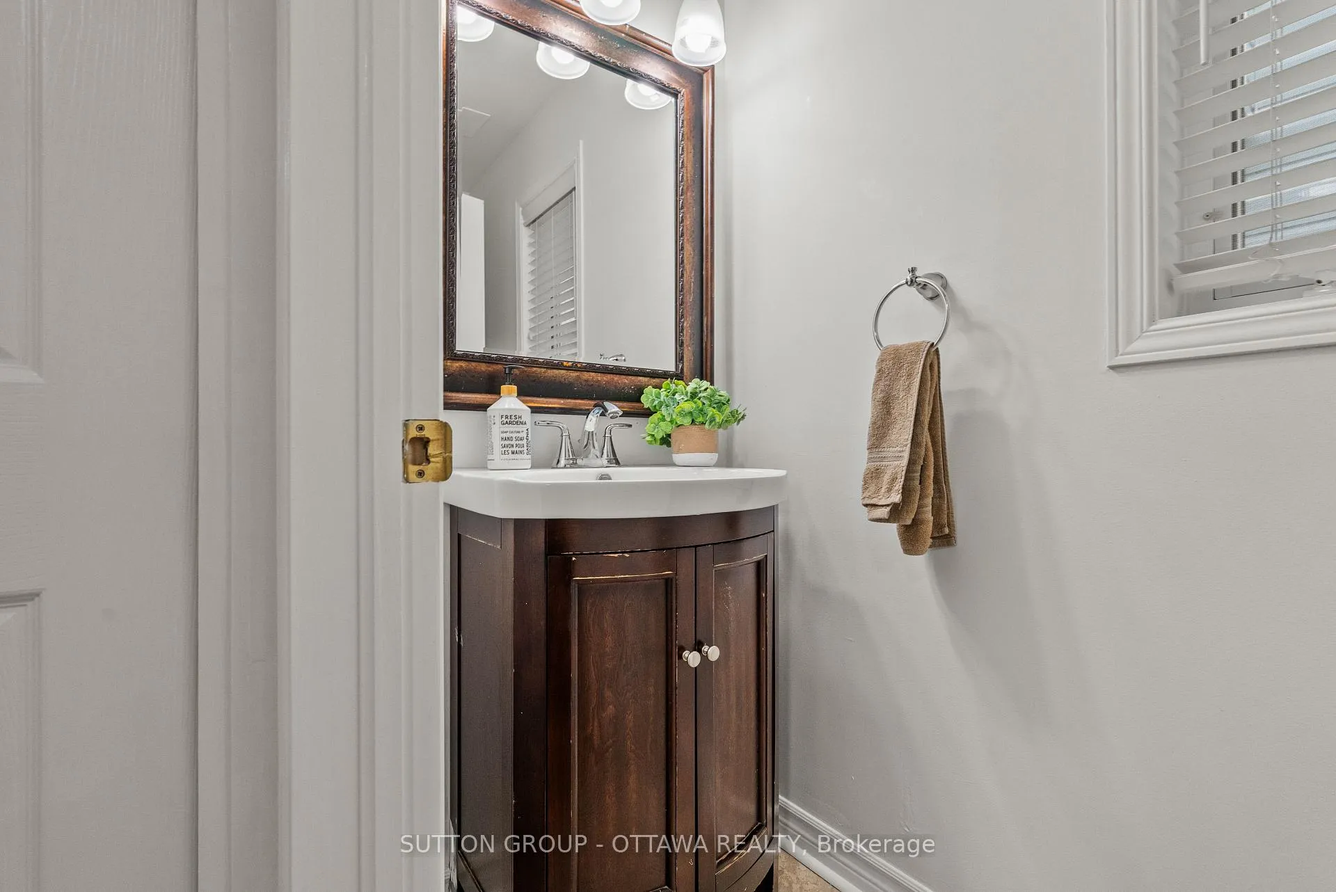 Photo 25 of 27 Nairn Street, Ottawa, Kanata - Glencairn/Hazeldean — HOMEH