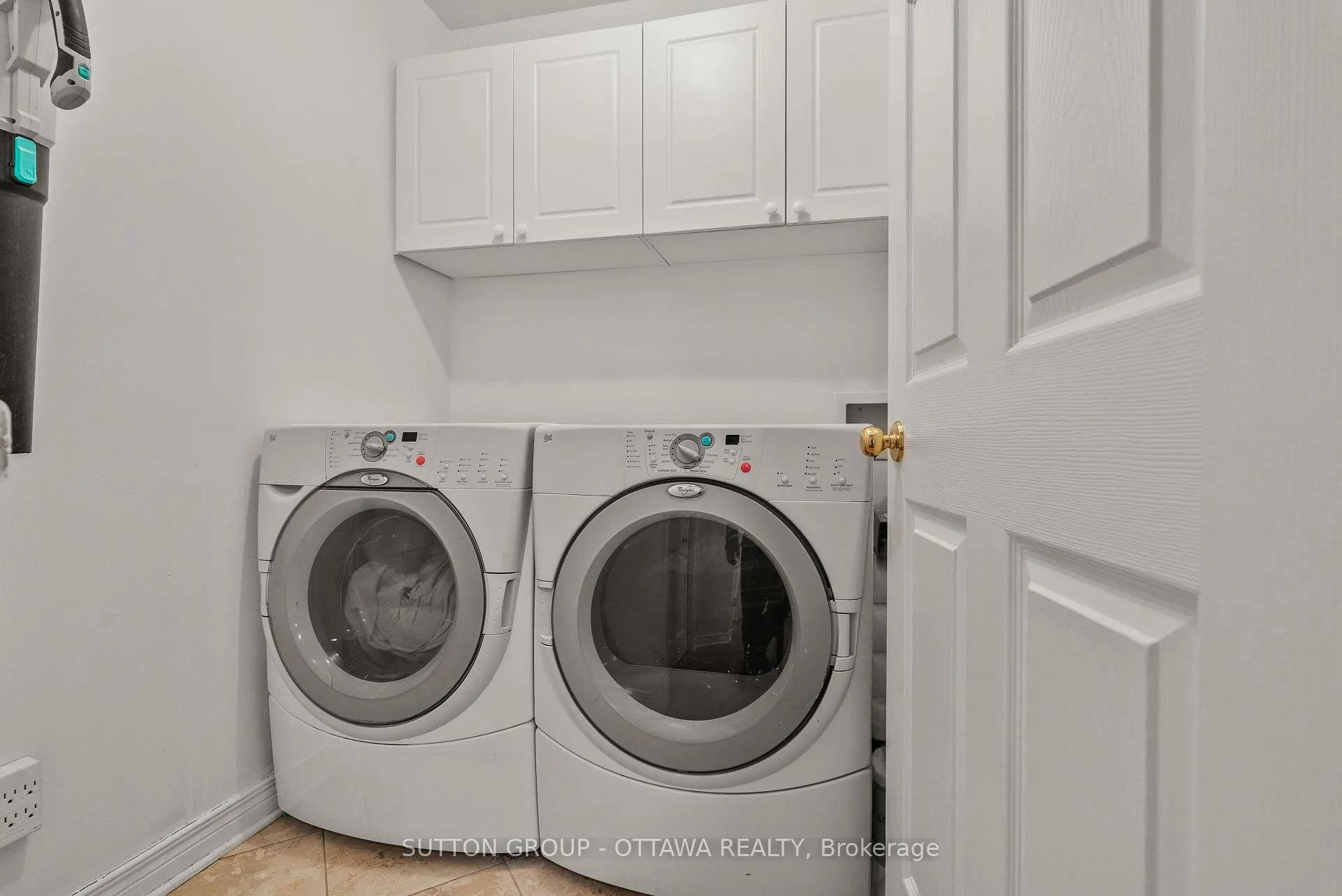 Photo 26 of 27 Nairn Street, Ottawa, Kanata - Glencairn/Hazeldean — HOMEH