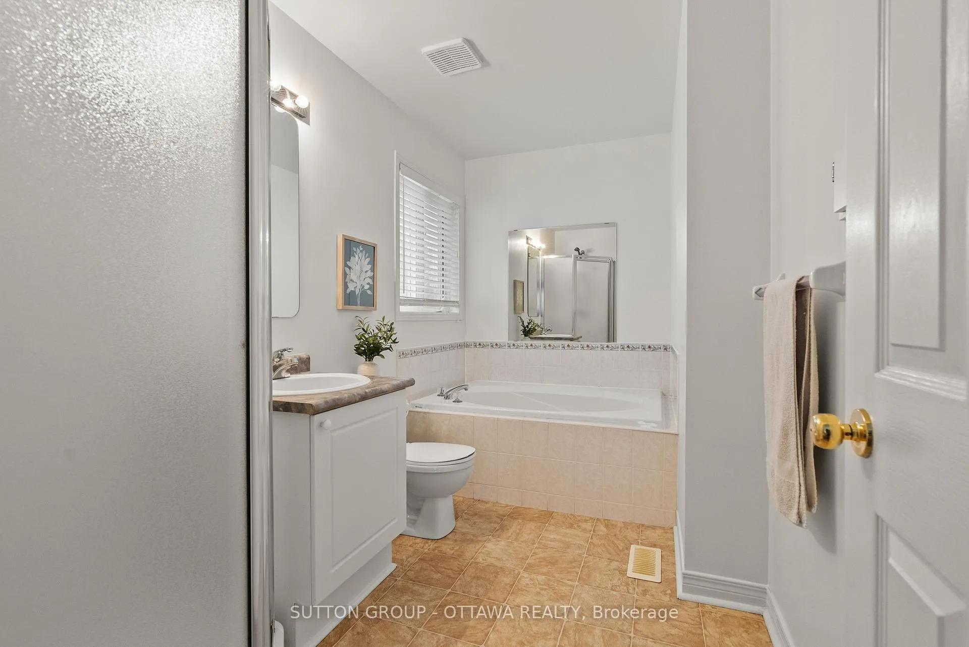 Photo 31 of 27 Nairn Street, Ottawa, Kanata - Glencairn/Hazeldean — HOMEH