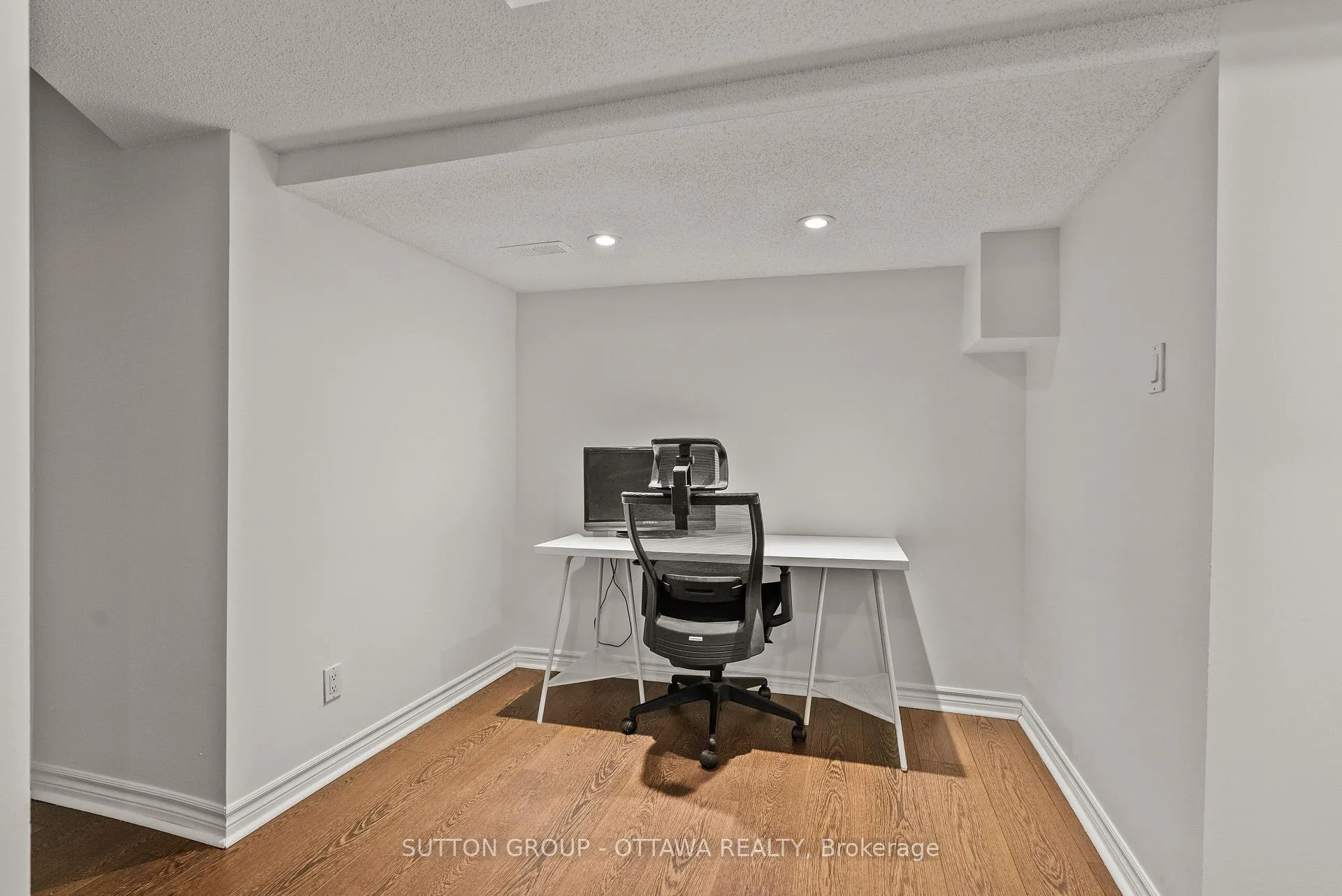 Photo 40 of 27 Nairn Street, Ottawa, Kanata - Glencairn/Hazeldean — HOMEH