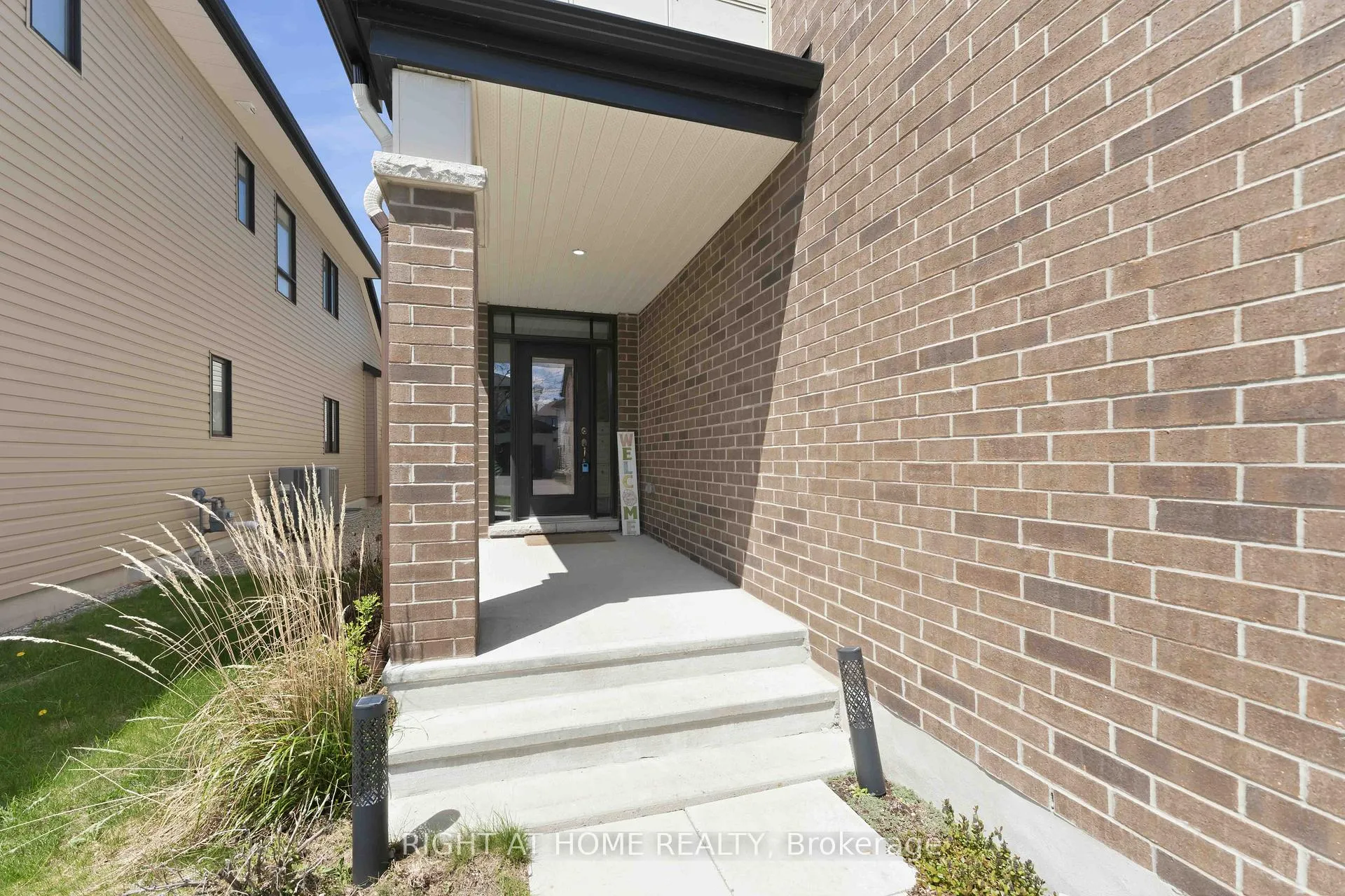 Photo 2 of 289 Mount Nebo Way, Ottawa, Riverside South/Gloucester Glen — HOMEH