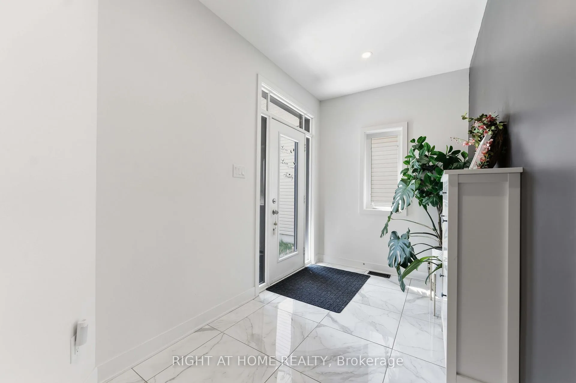 Photo 3 of 289 Mount Nebo Way, Ottawa, Riverside South/Gloucester Glen — HOMEH