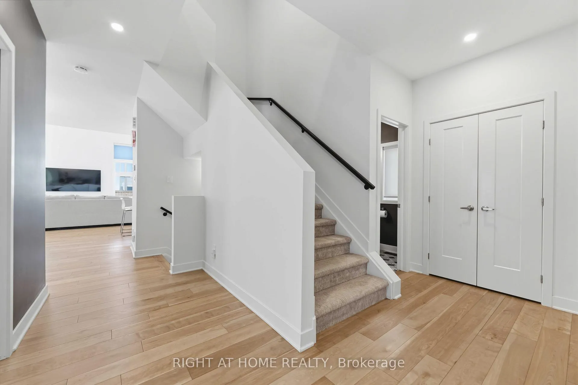 Photo 5 of 289 Mount Nebo Way, Ottawa, Riverside South/Gloucester Glen — HOMEH