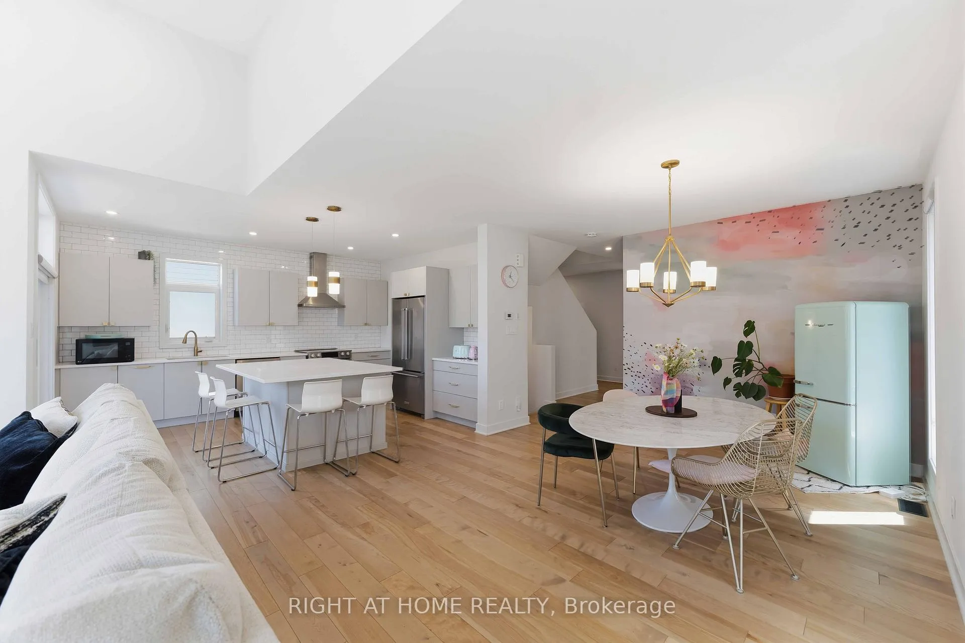 Photo 12 of 289 Mount Nebo Way, Ottawa, Riverside South/Gloucester Glen — HOMEH