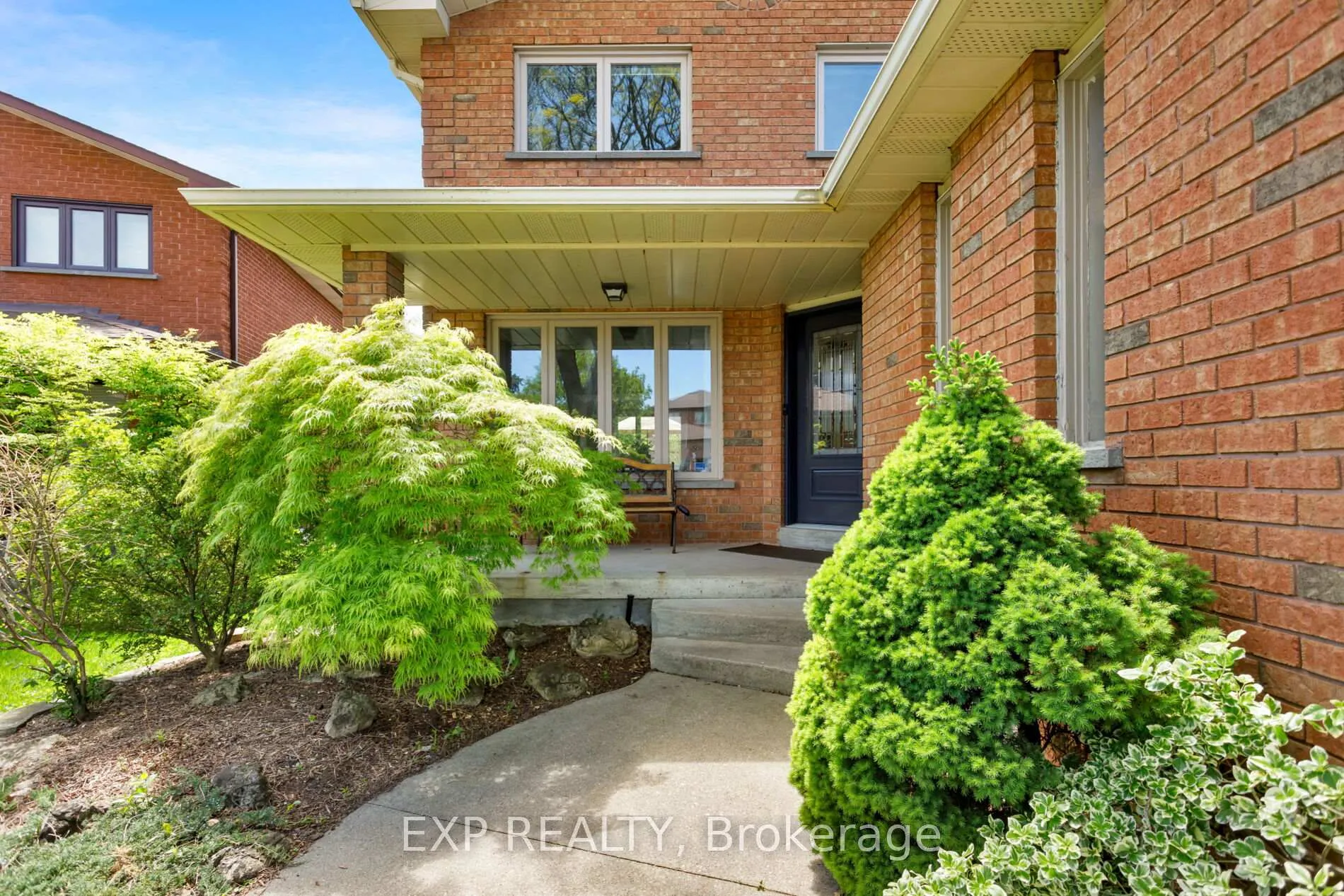 Photo 4 of 14 Oliver Lane, Vaughan, Maple — HOMEH