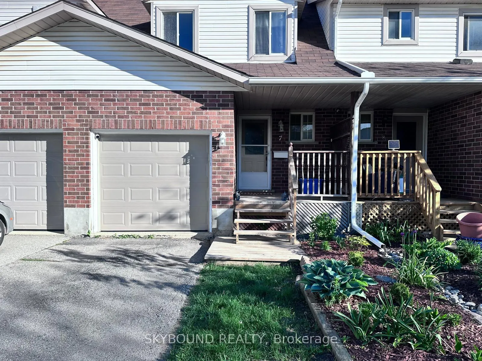 Photo 1 of Unit 7, 360 Cornridge Place, Waterloo, Upper Beechwood — HOMEH
