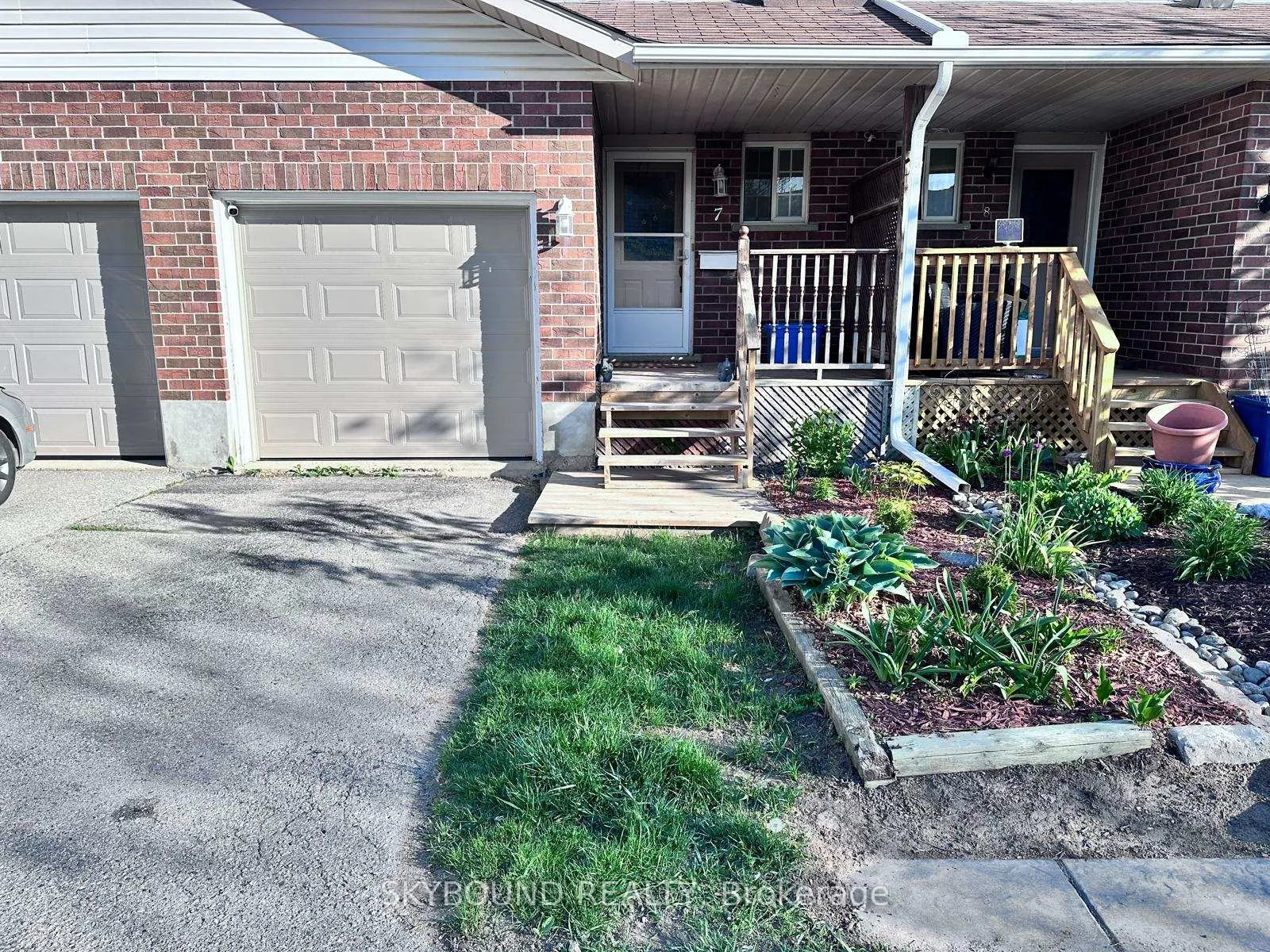 Photo 2 of Unit 7, 360 Cornridge Place, Waterloo, Upper Beechwood — HOMEH