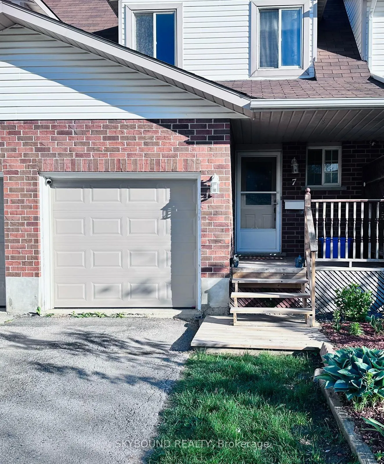 Photo 3 of Unit 7, 360 Cornridge Place, Waterloo, Upper Beechwood — HOMEH