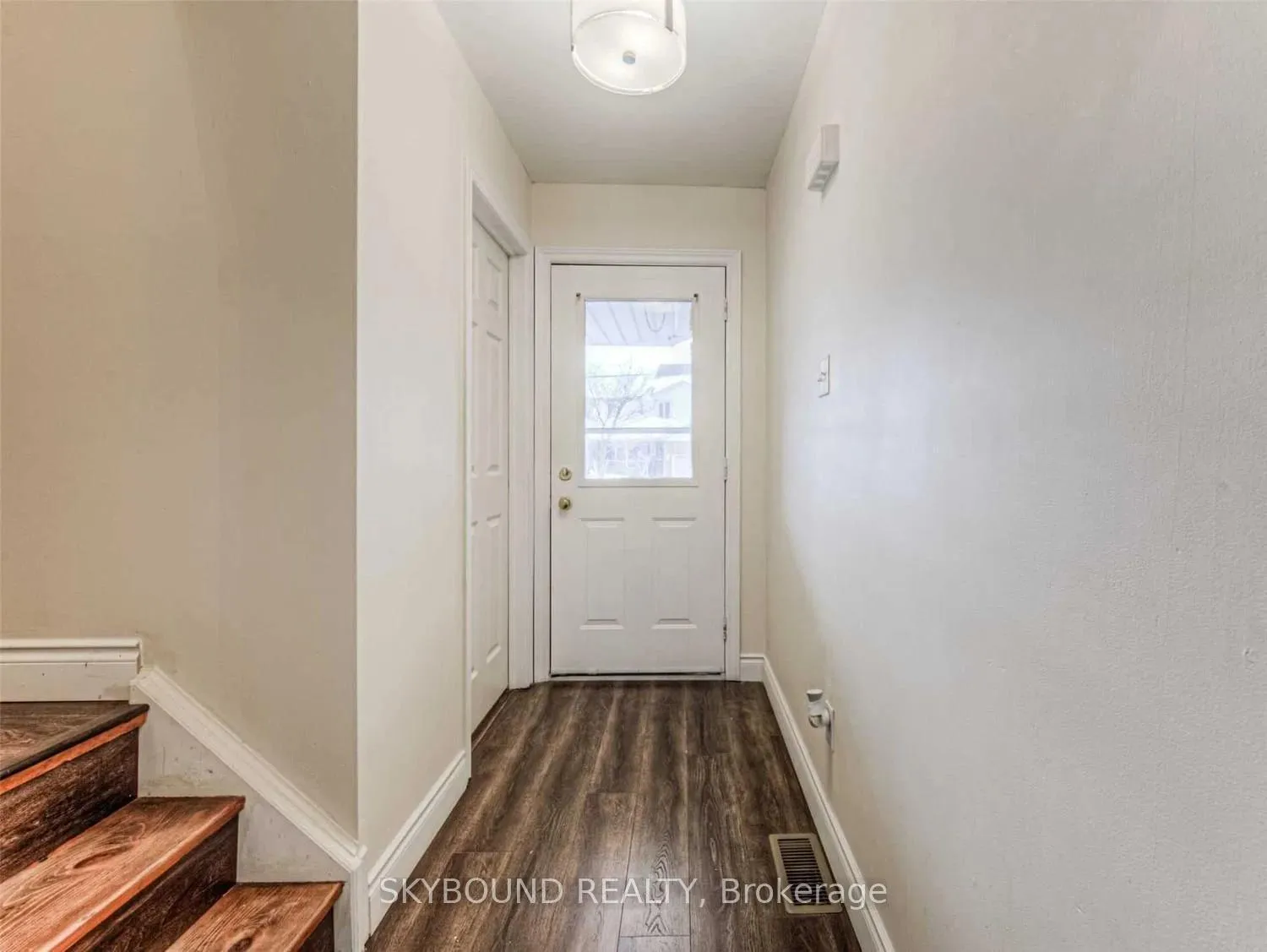 Photo 4 of Unit 7, 360 Cornridge Place, Waterloo, Upper Beechwood — HOMEH
